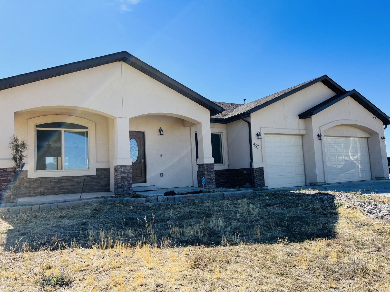 957 Blue Jay Drive Property Photo 3