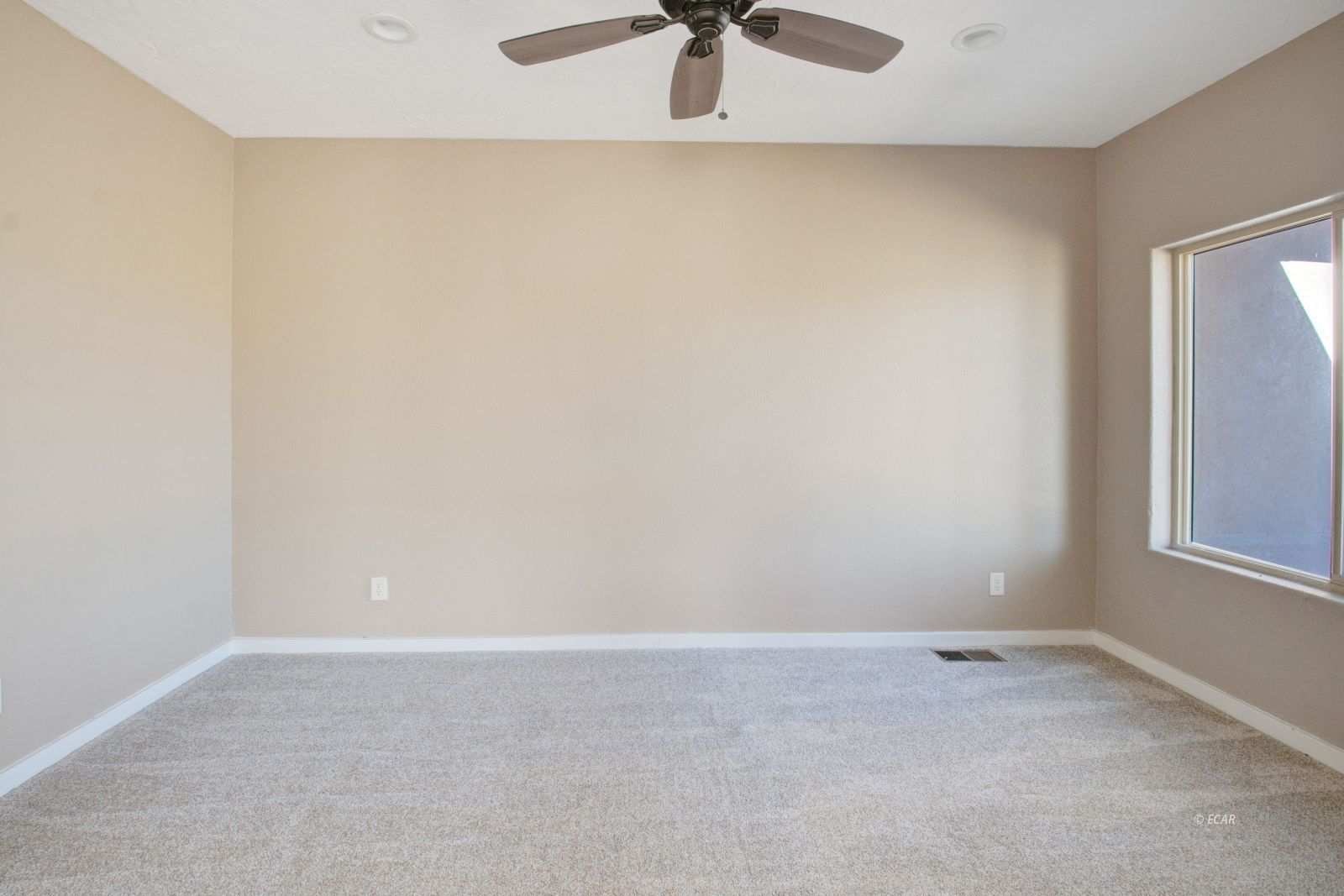 957 Blue Jay Drive Property Photo 10