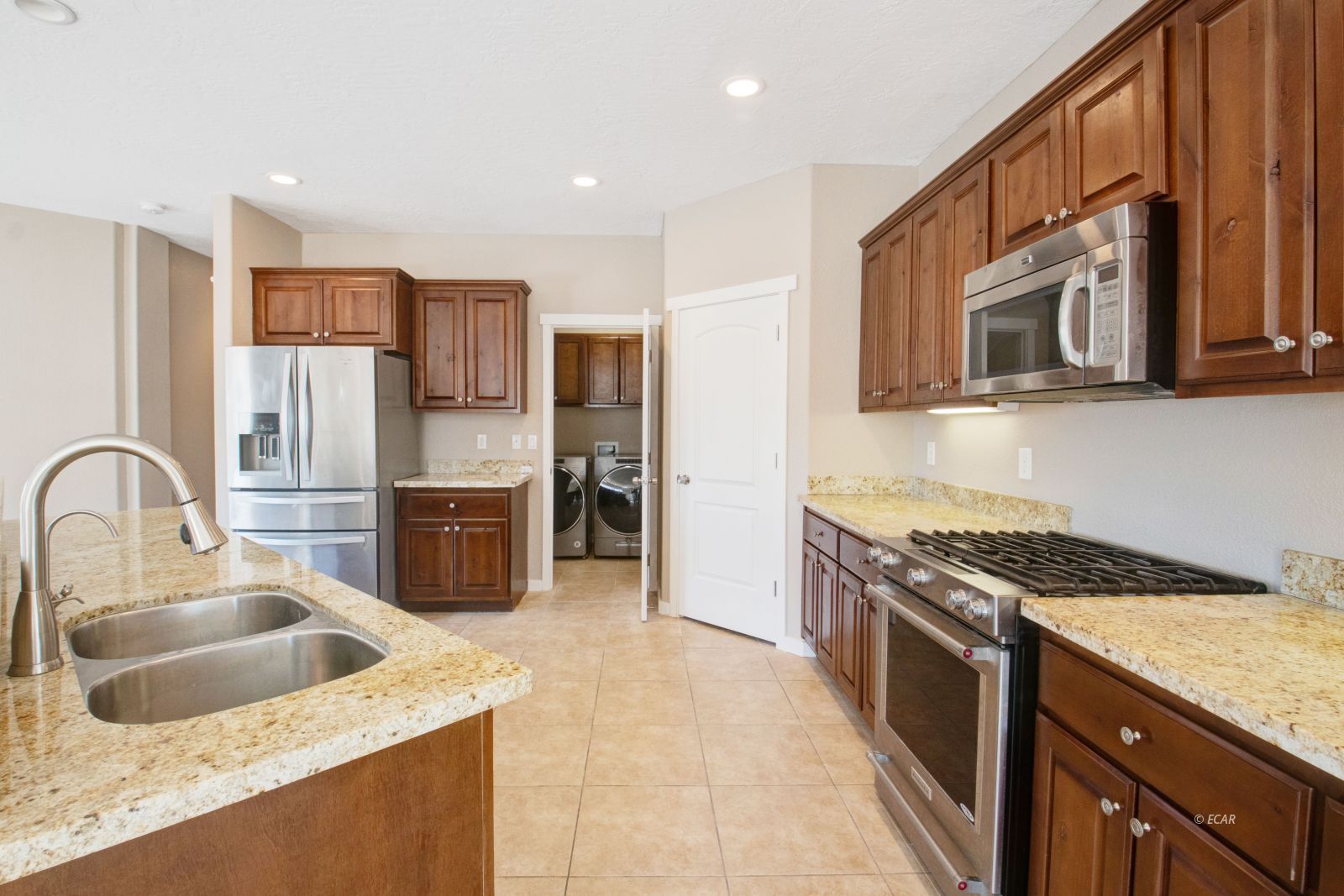 957 Blue Jay Drive Property Photo 11