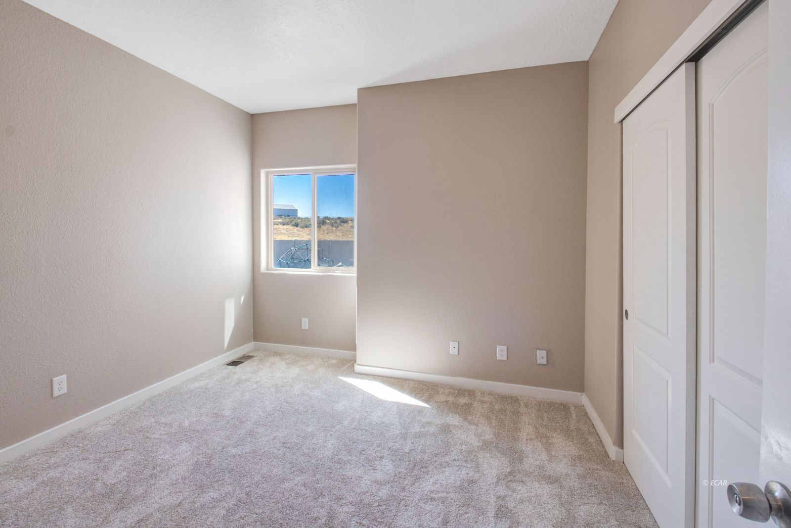 957 Blue Jay Drive Property Photo 16