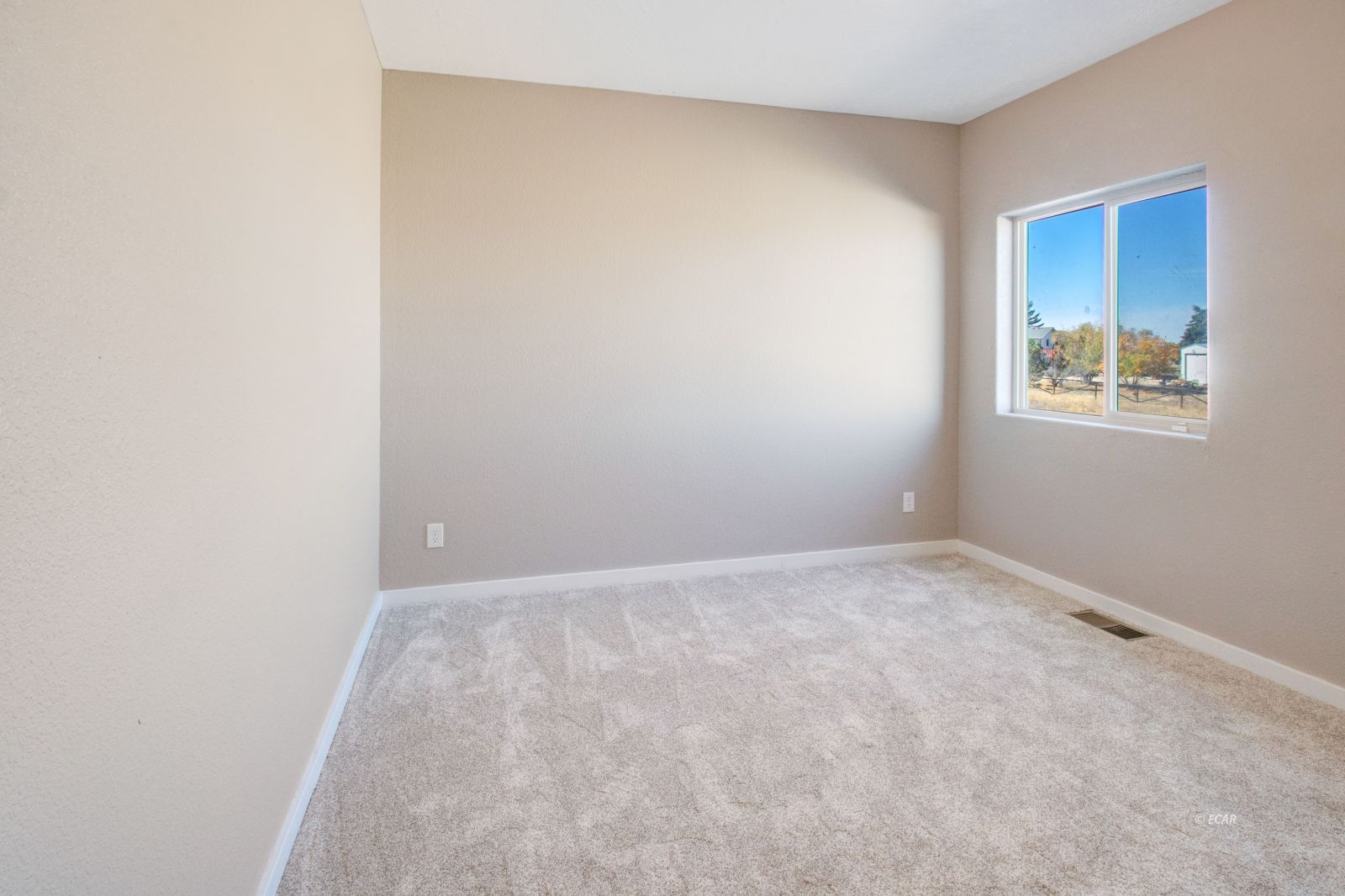 957 Blue Jay Drive Property Photo 22