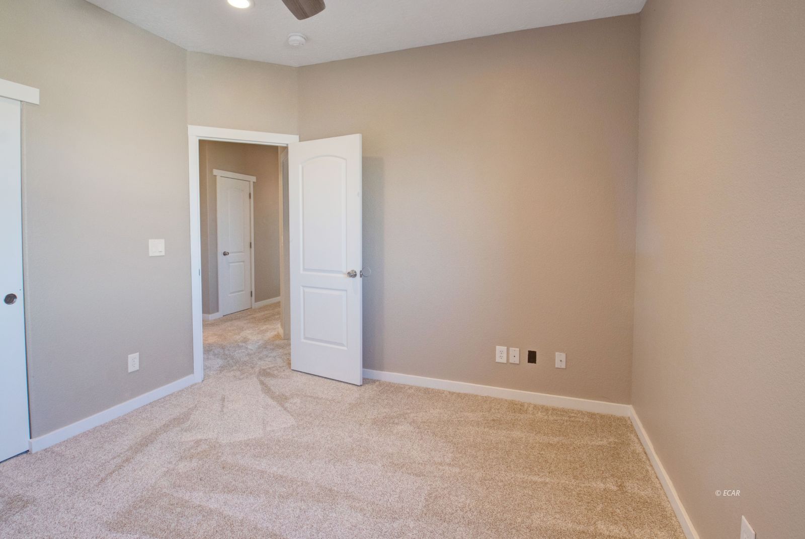 957 Blue Jay Drive Property Photo 23