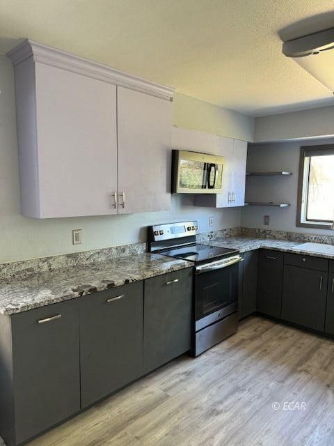 3306 Enfield Avenue Property Photo 8