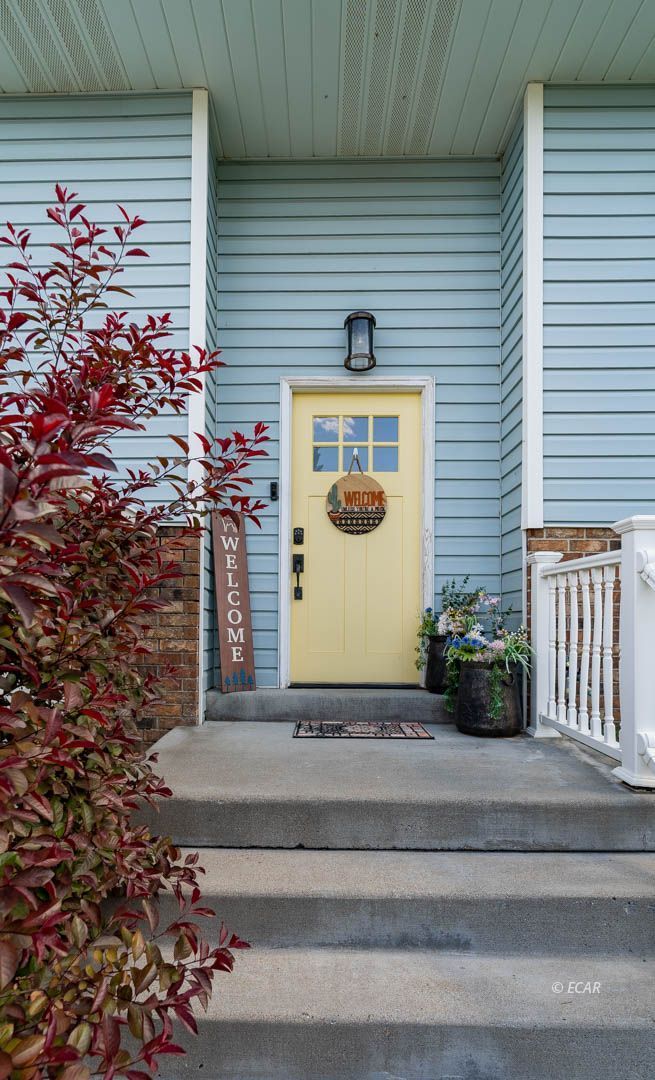 1609 Crestwood Drive Property Photo 3