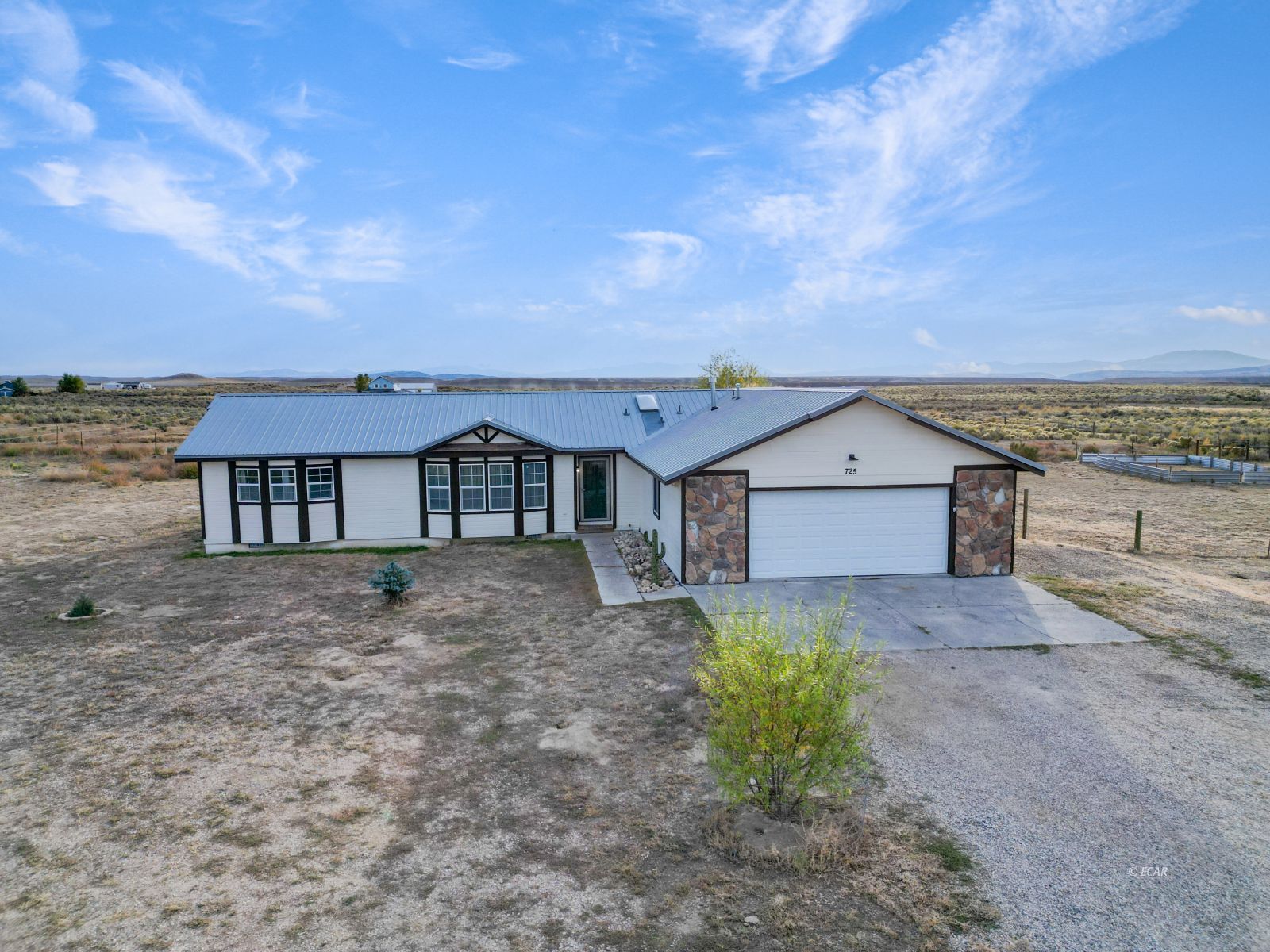 725 Diamondback Drive Property Photo 1