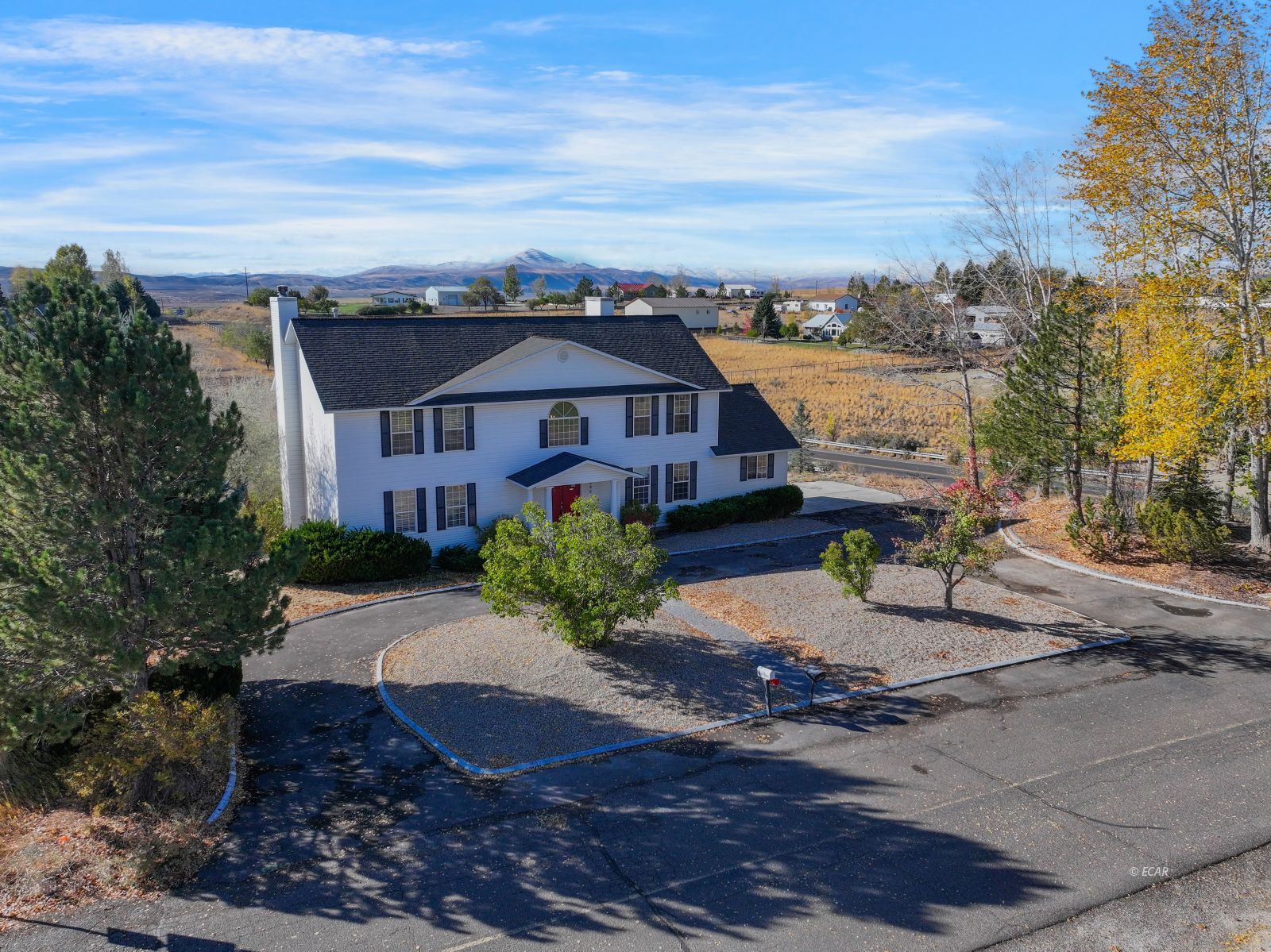 1625 Royal Crest Drive Property Photo 2