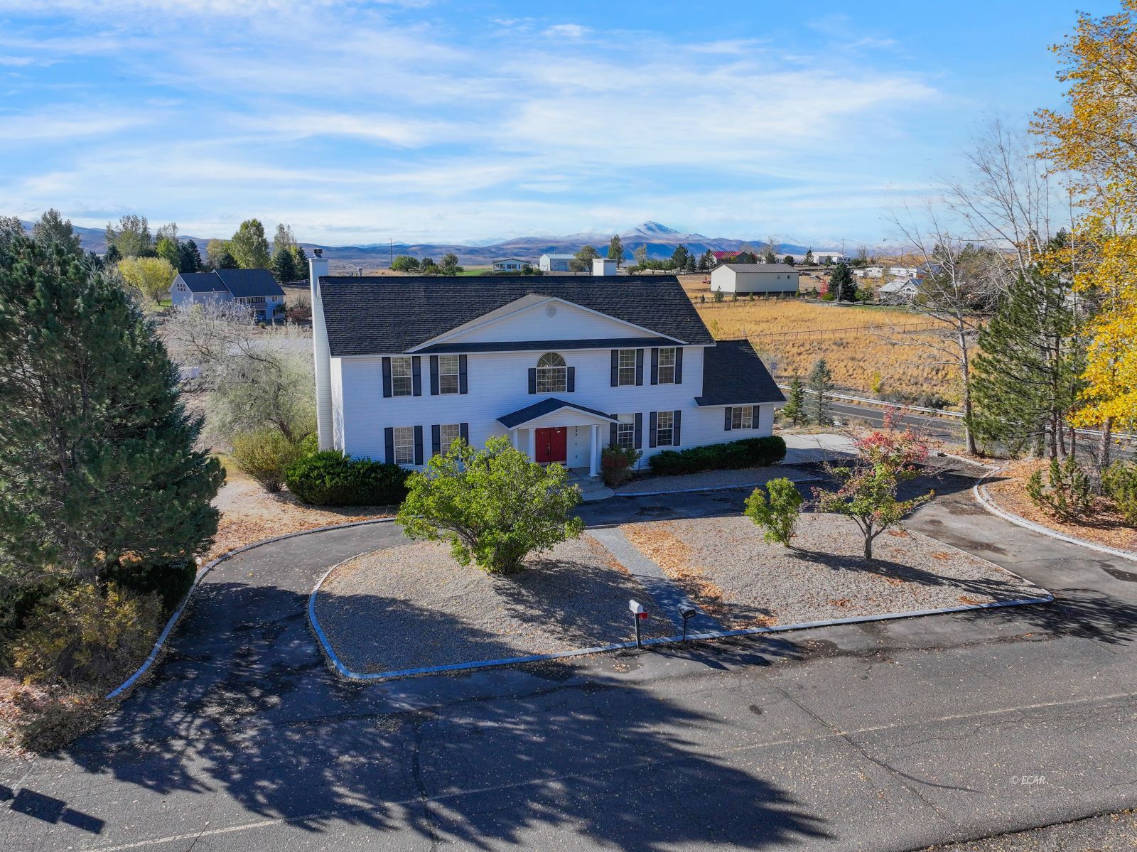 1625 Royal Crest Drive Property Photo 3