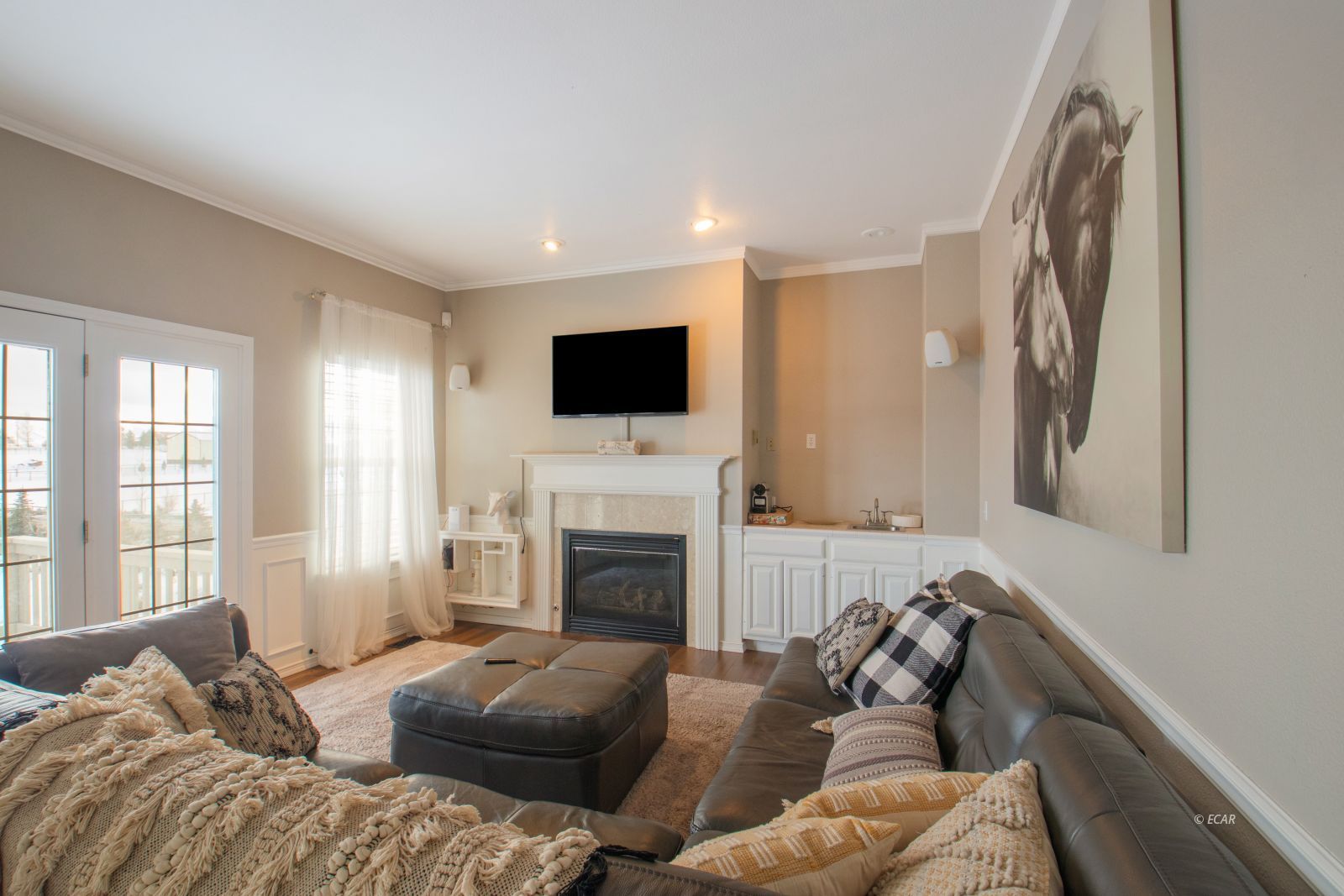 1625 Royal Crest Drive Property Photo 8