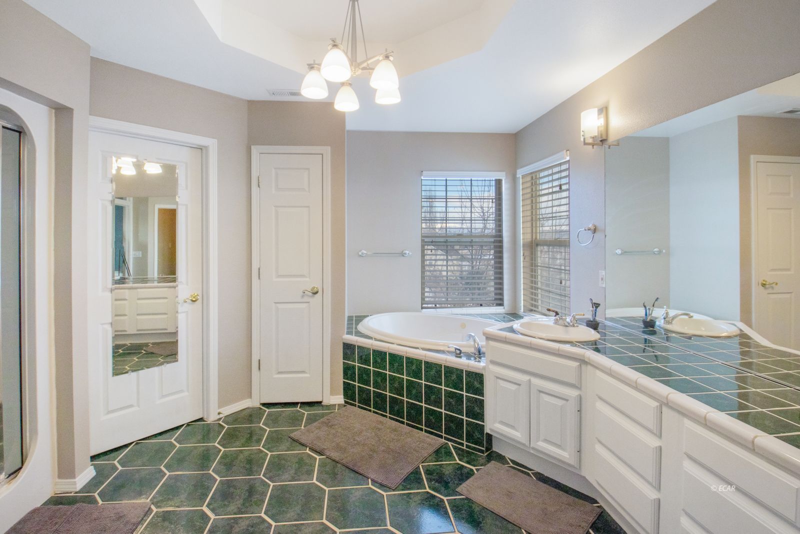 1625 Royal Crest Drive Property Photo 23