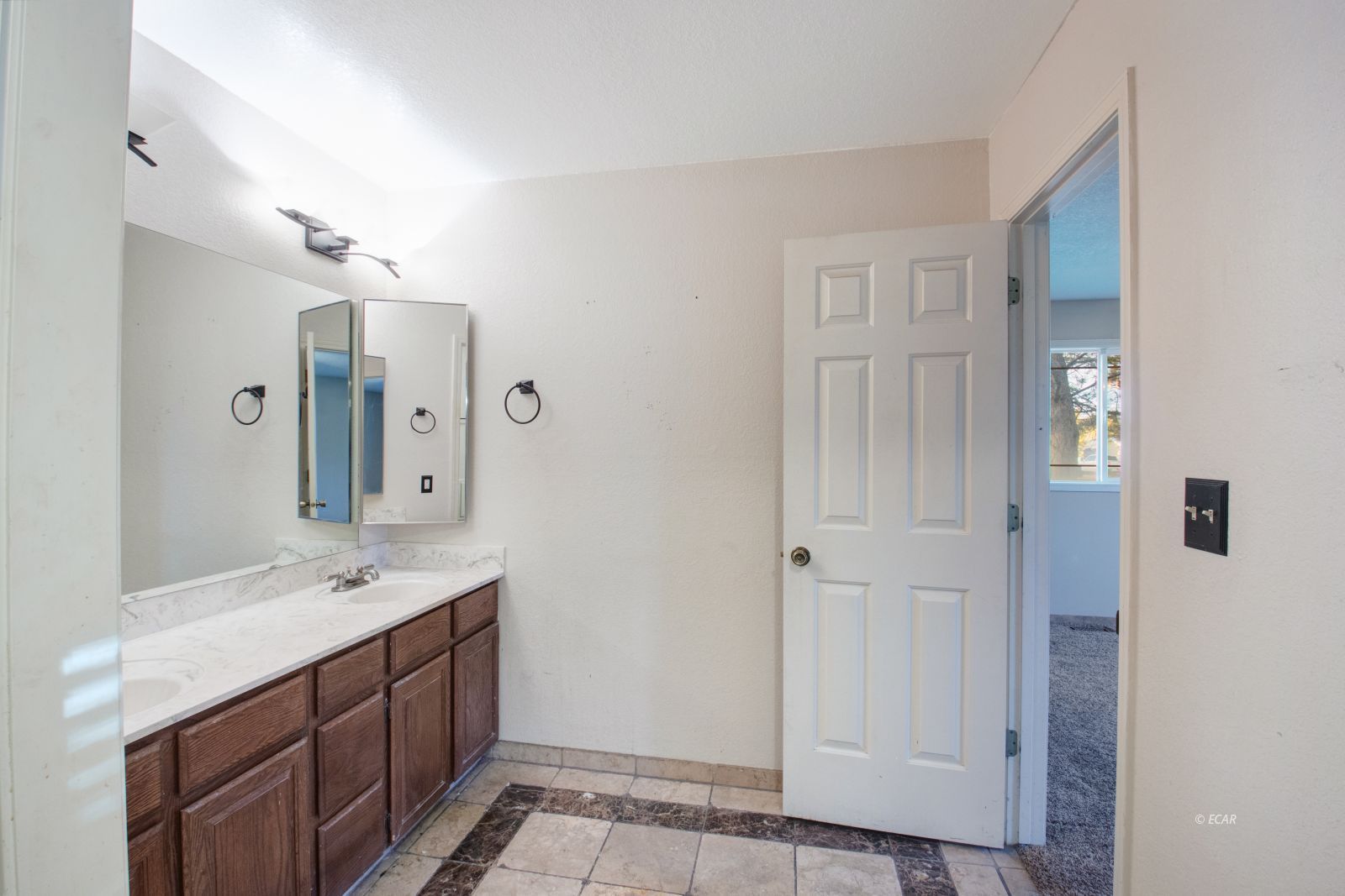 3337 Enfield Avenue Property Photo 5