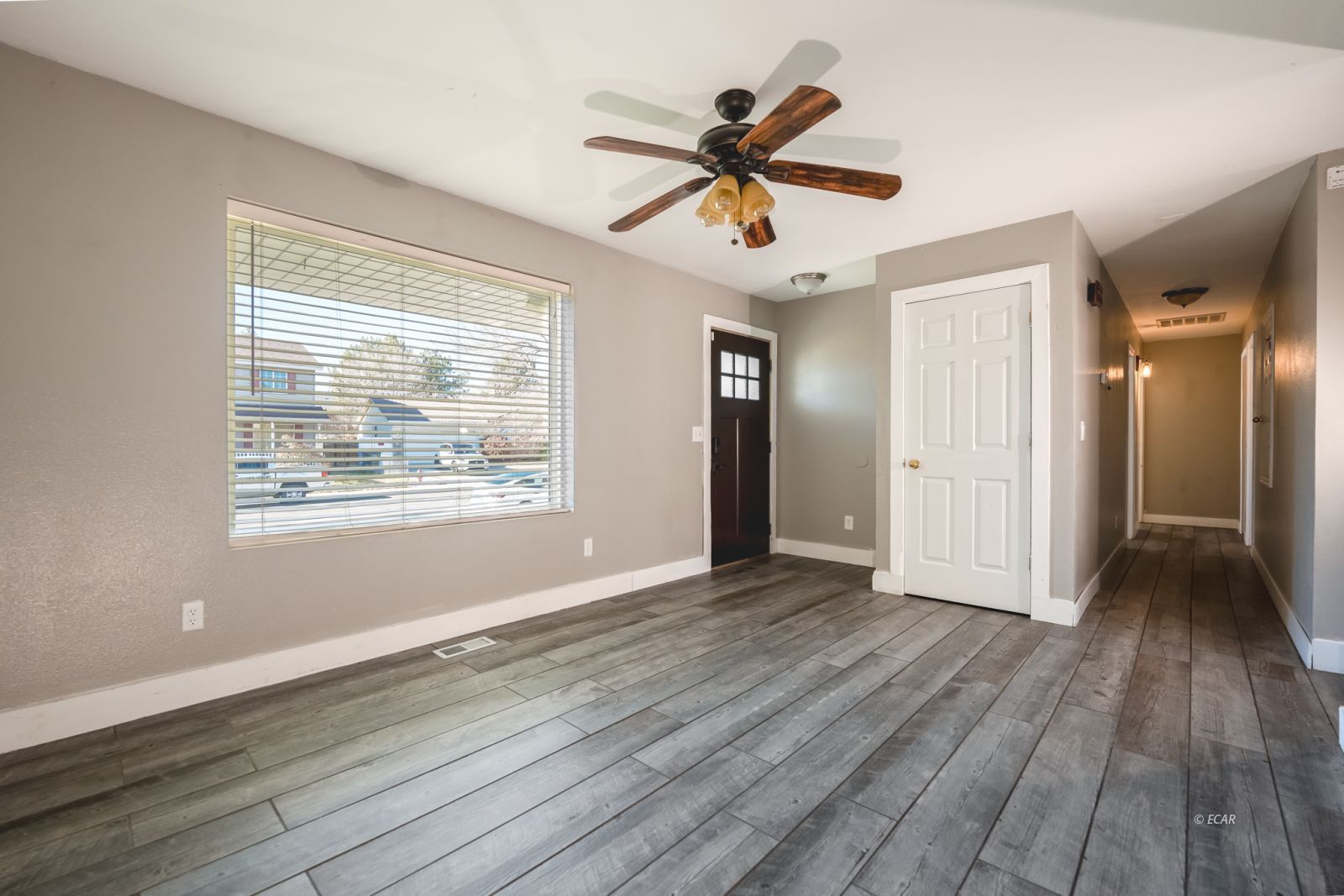 3538 Hawthorne Drive Property Photo 4
