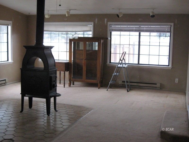 563 Baker Street Property Photo 3