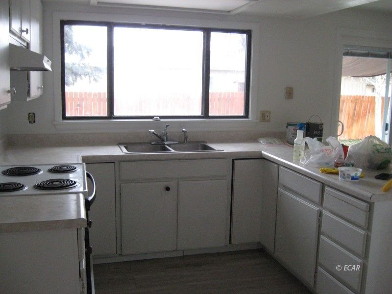 563 Baker Street Property Photo 4