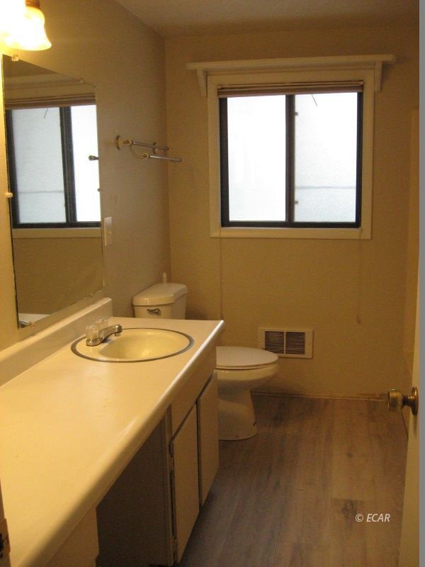 563 Baker Street Property Photo 18
