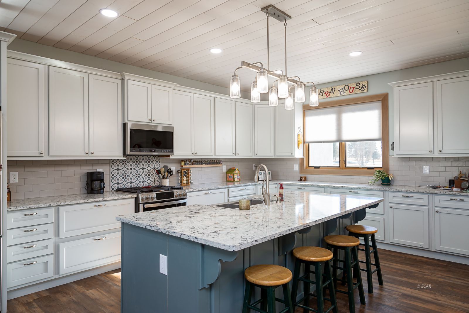 533 Hogan Street Property Photo 6