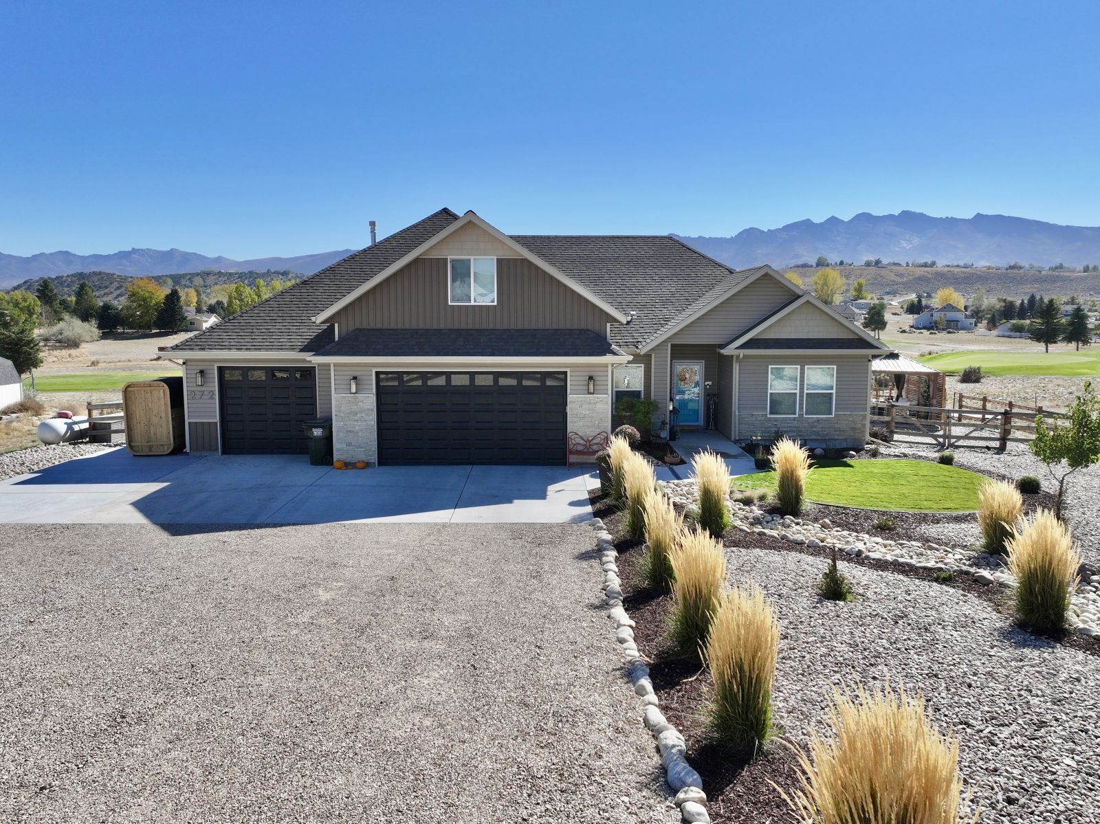 272 Lakeport Drive Property Photo 2