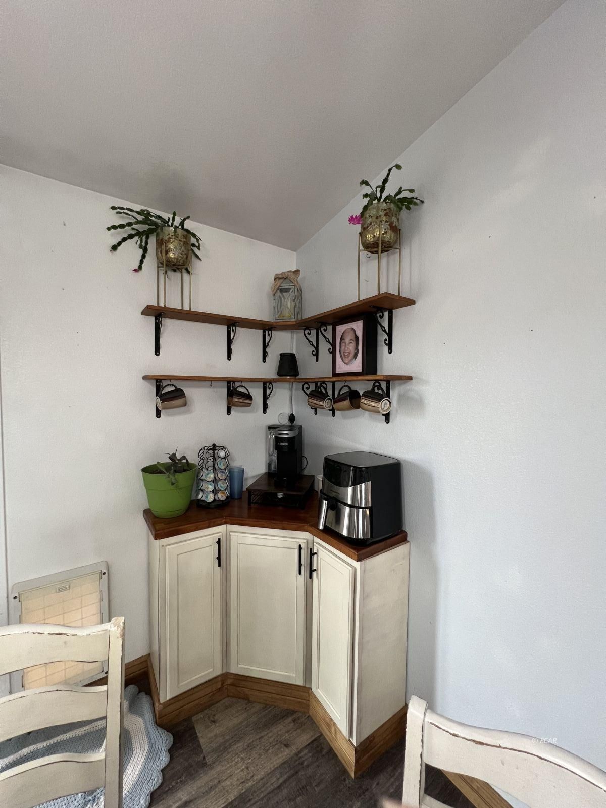 112 Agate Street Property Photo 4