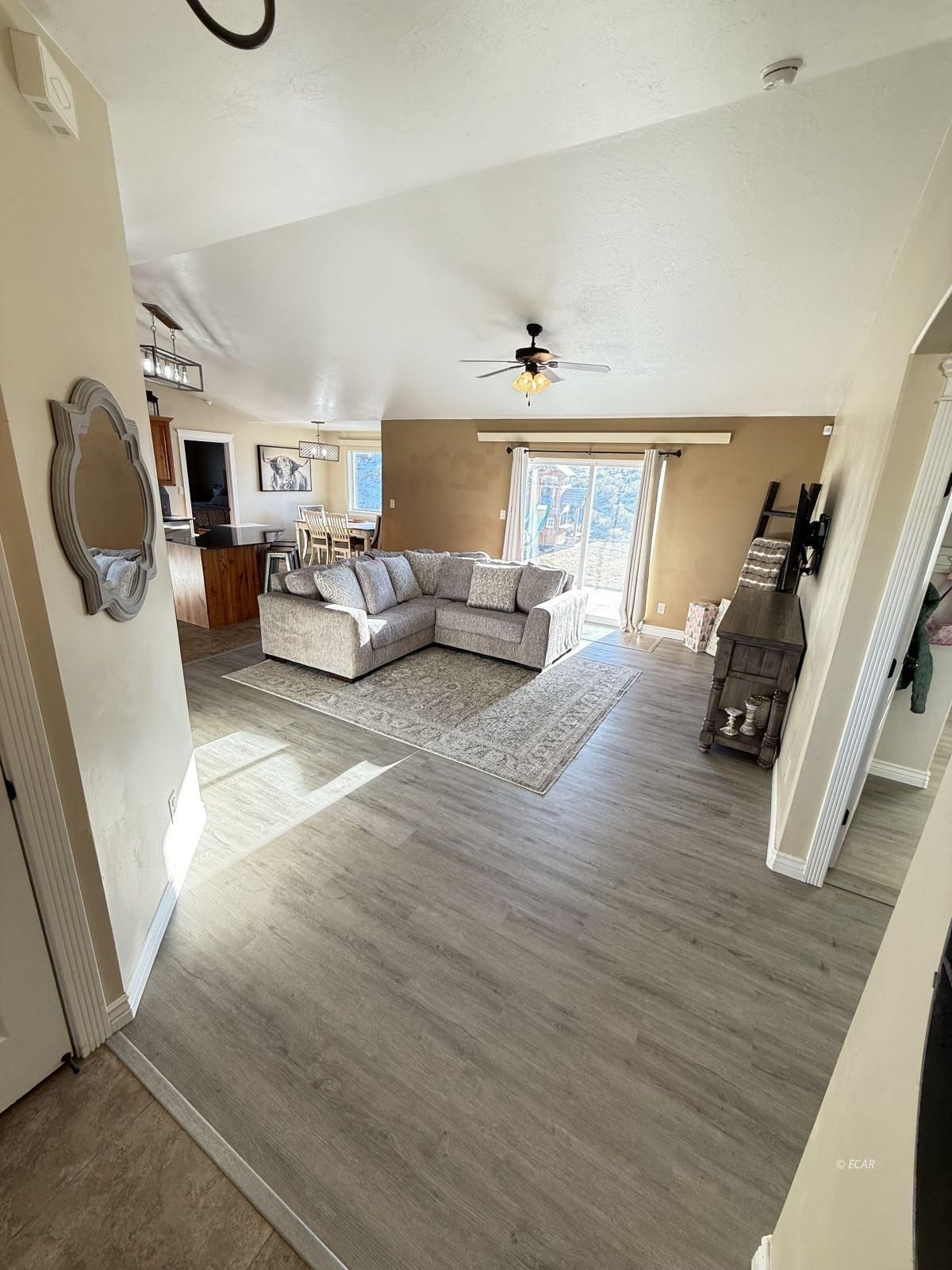 319 Country Club Parkway Property Photo 10