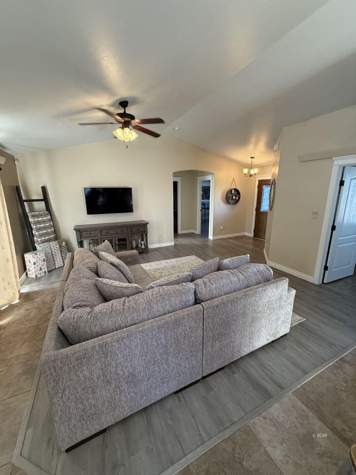 319 Country Club Parkway Property Photo 11