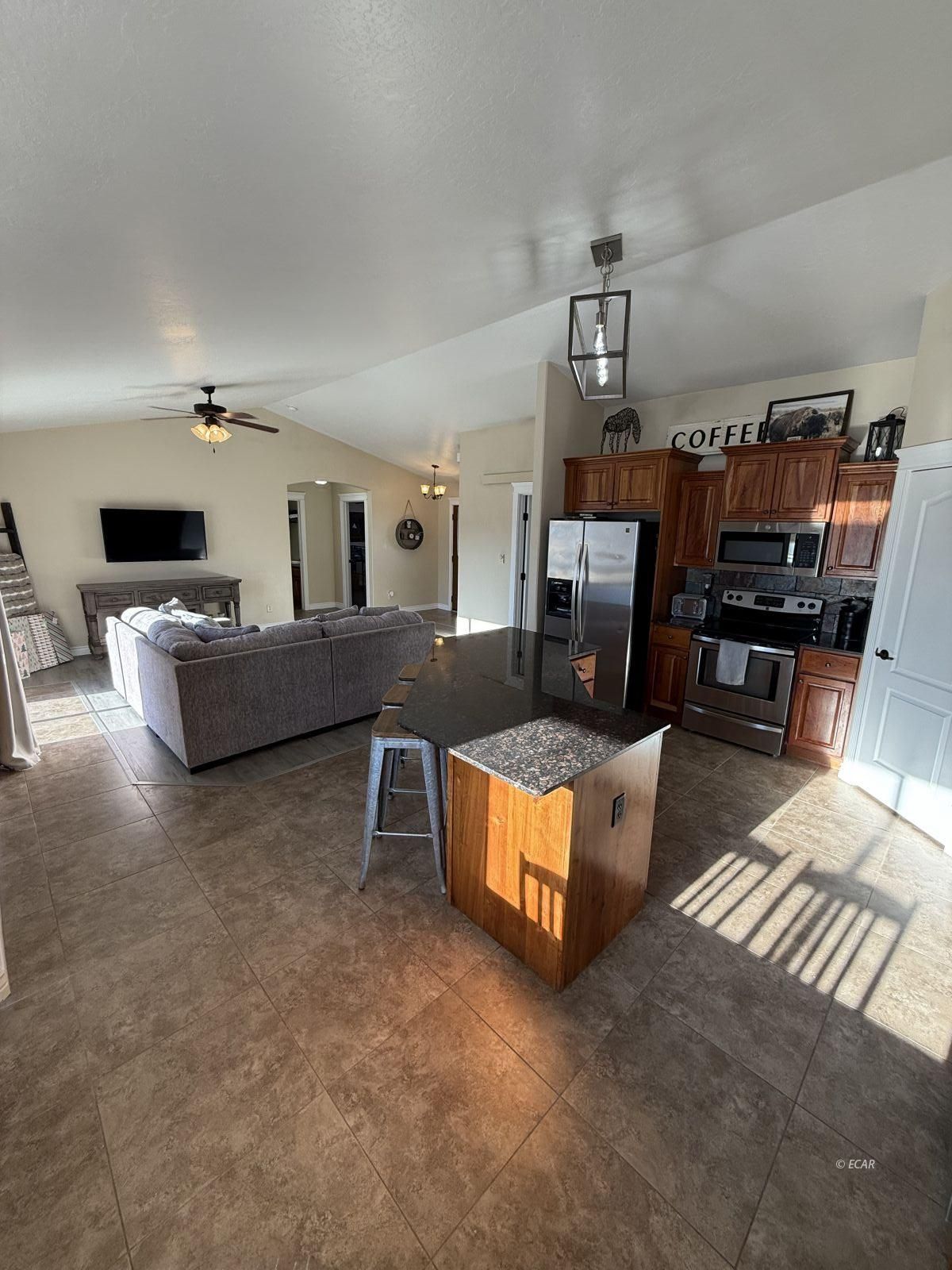 319 Country Club Parkway Property Photo 12