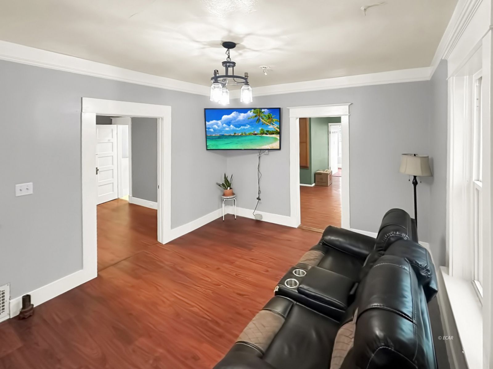 890 2nd Street Property Photo 4