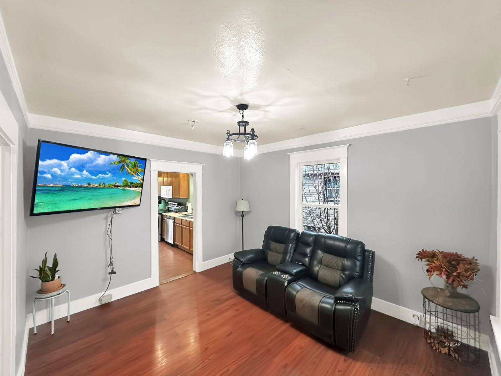 890 2nd Street Property Photo 5
