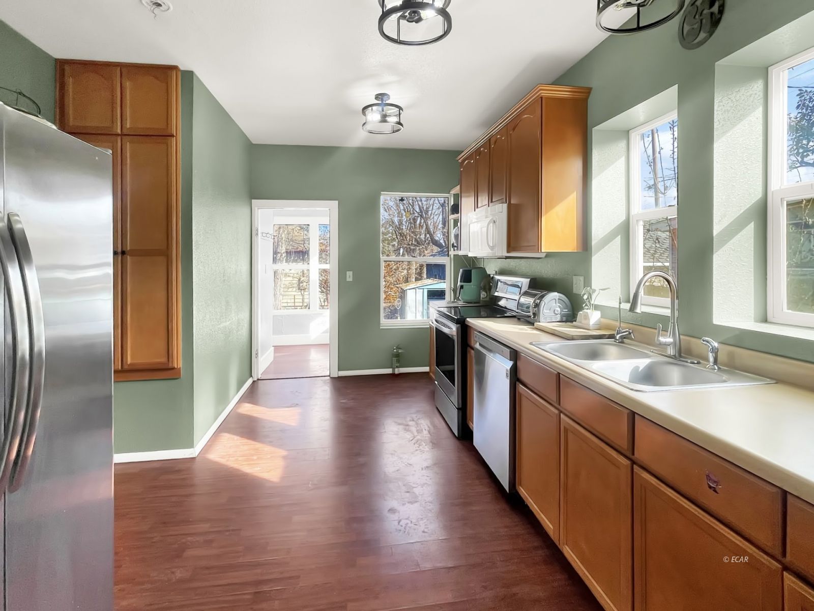890 2nd Street Property Photo 10