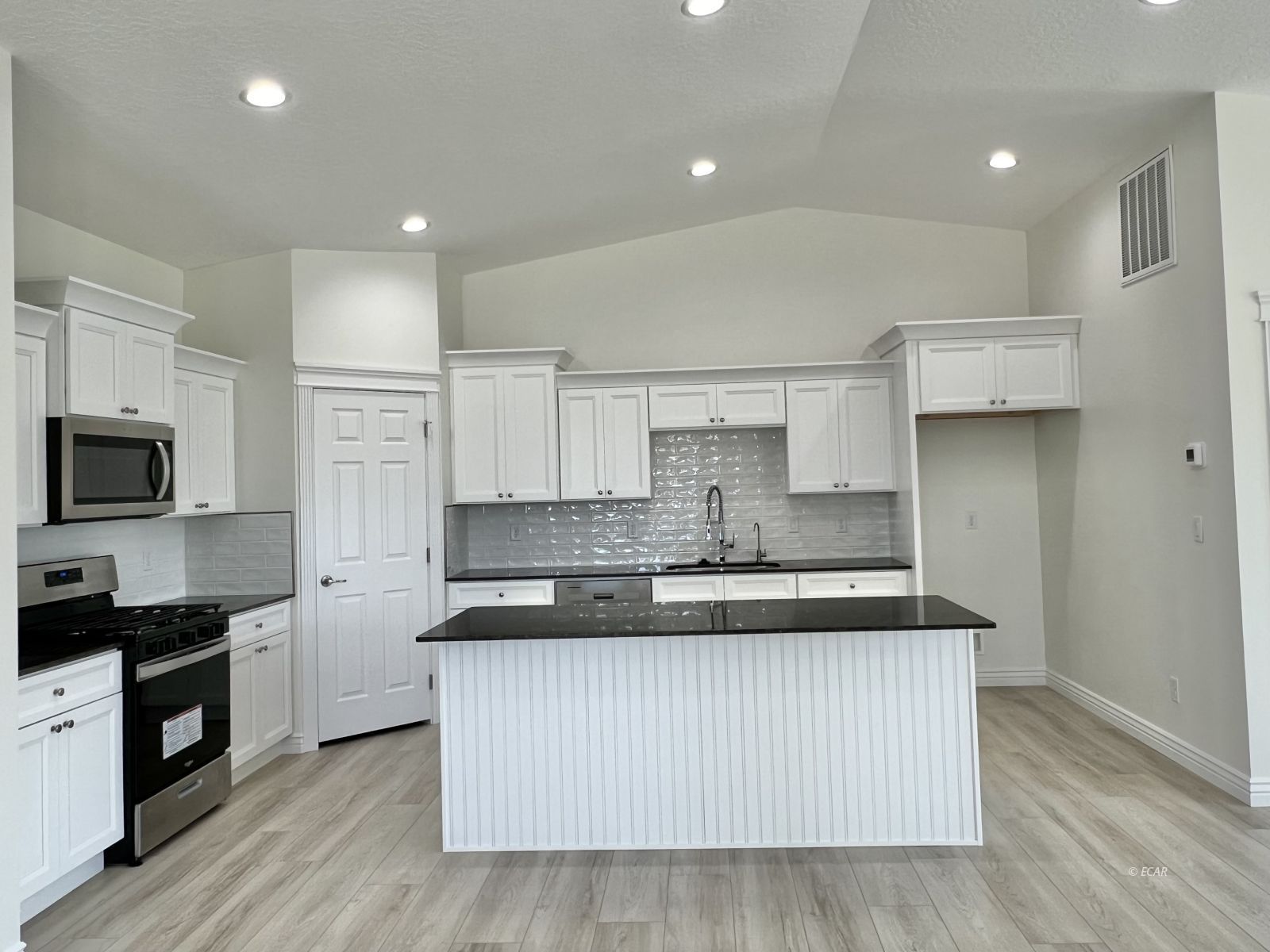 298 Diamond Ridge Drive Property Photo 7