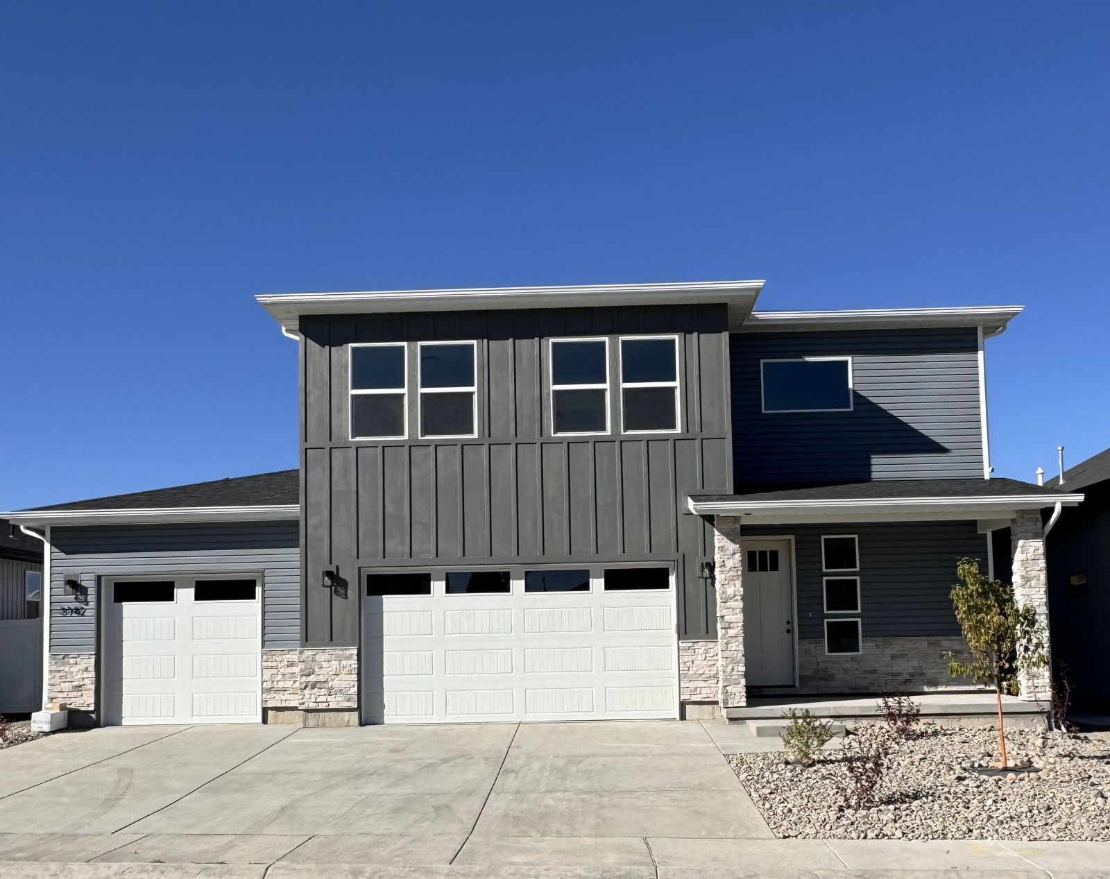 3194 College Court Property Photo