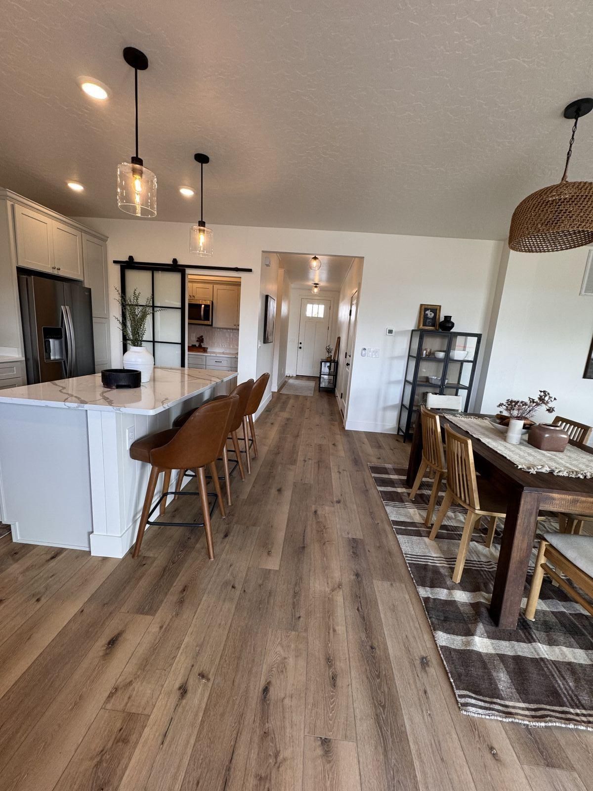 3194 College Court Property Photo 8