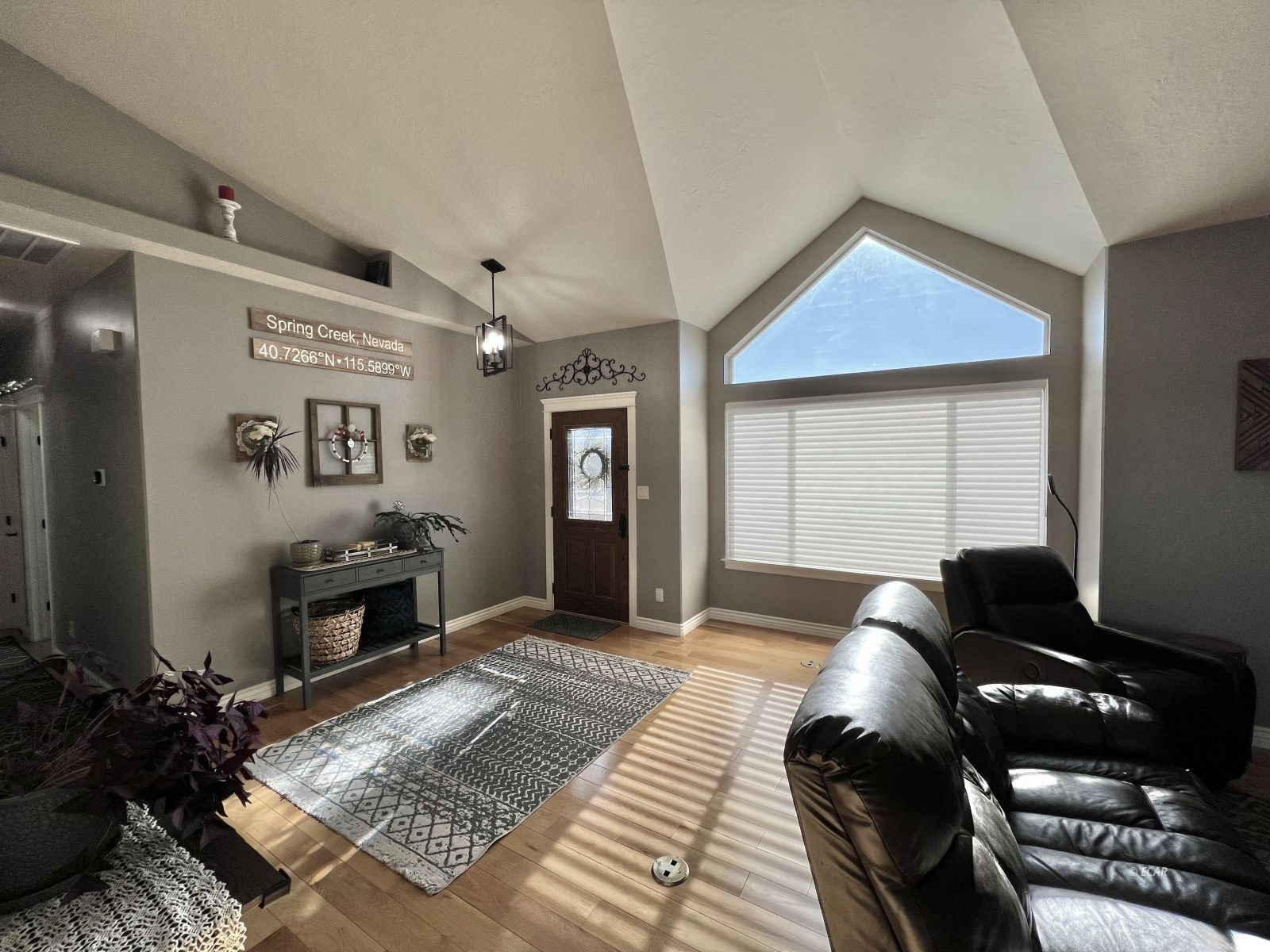 471 Foxridge Drive Property Photo 4