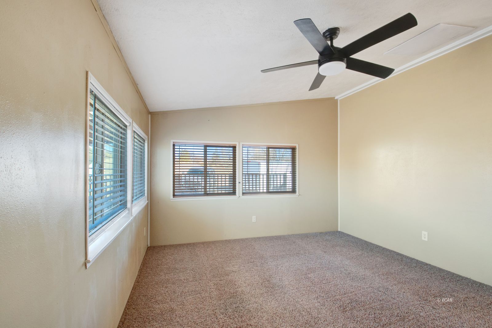 552 Tiffany Drive Property Photo 14