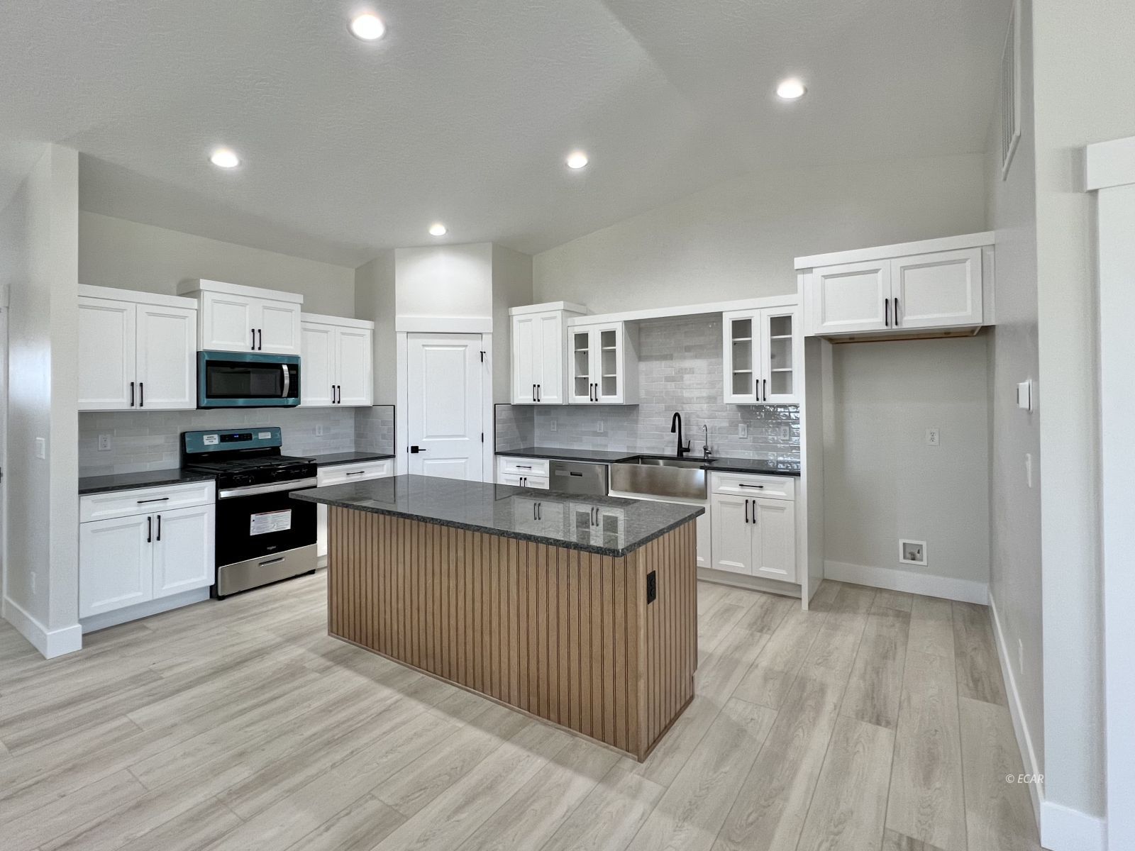 4313 Campbell Road Property Photo 9