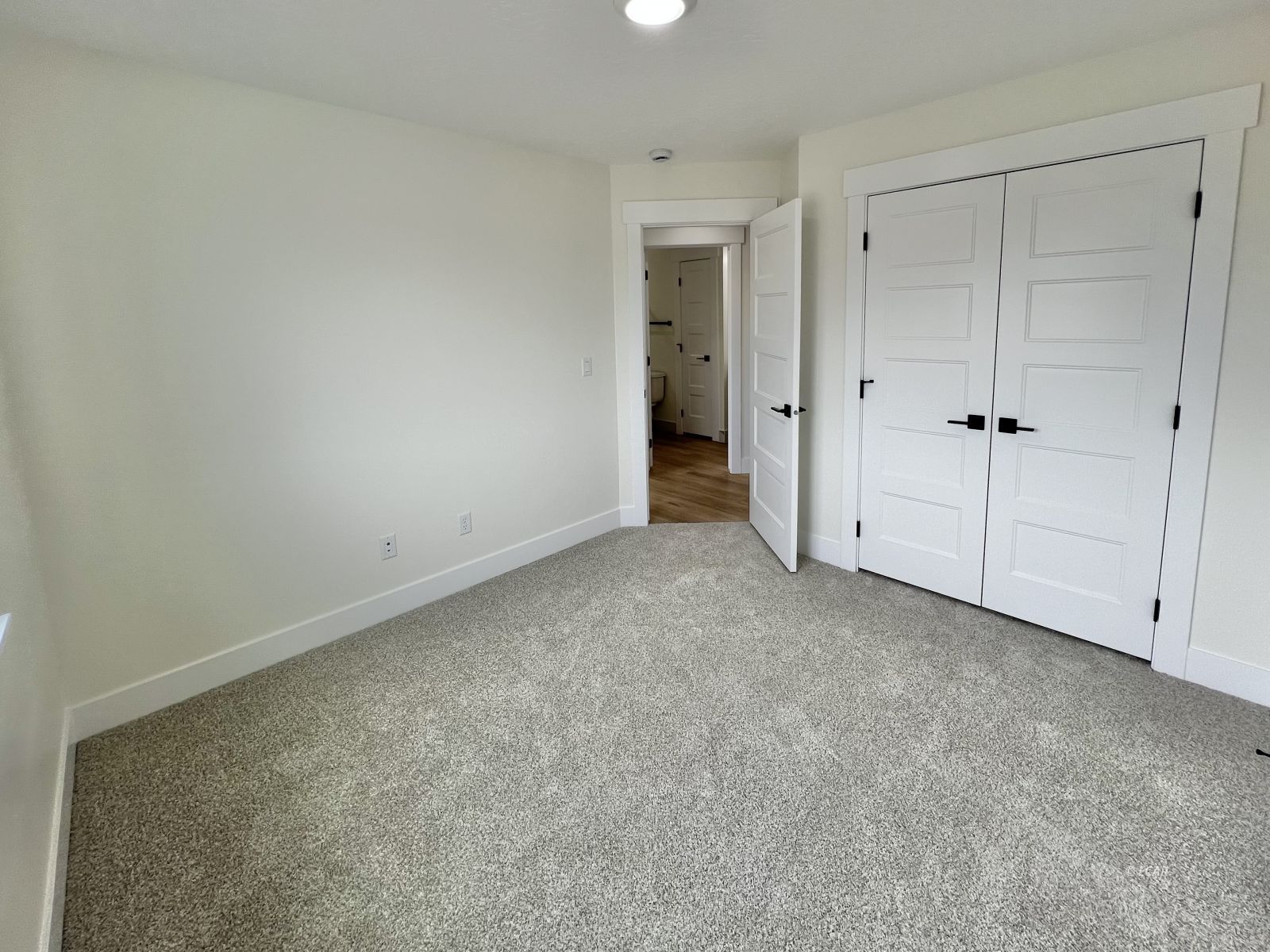 4319 Windsor Avenue Property Photo 11