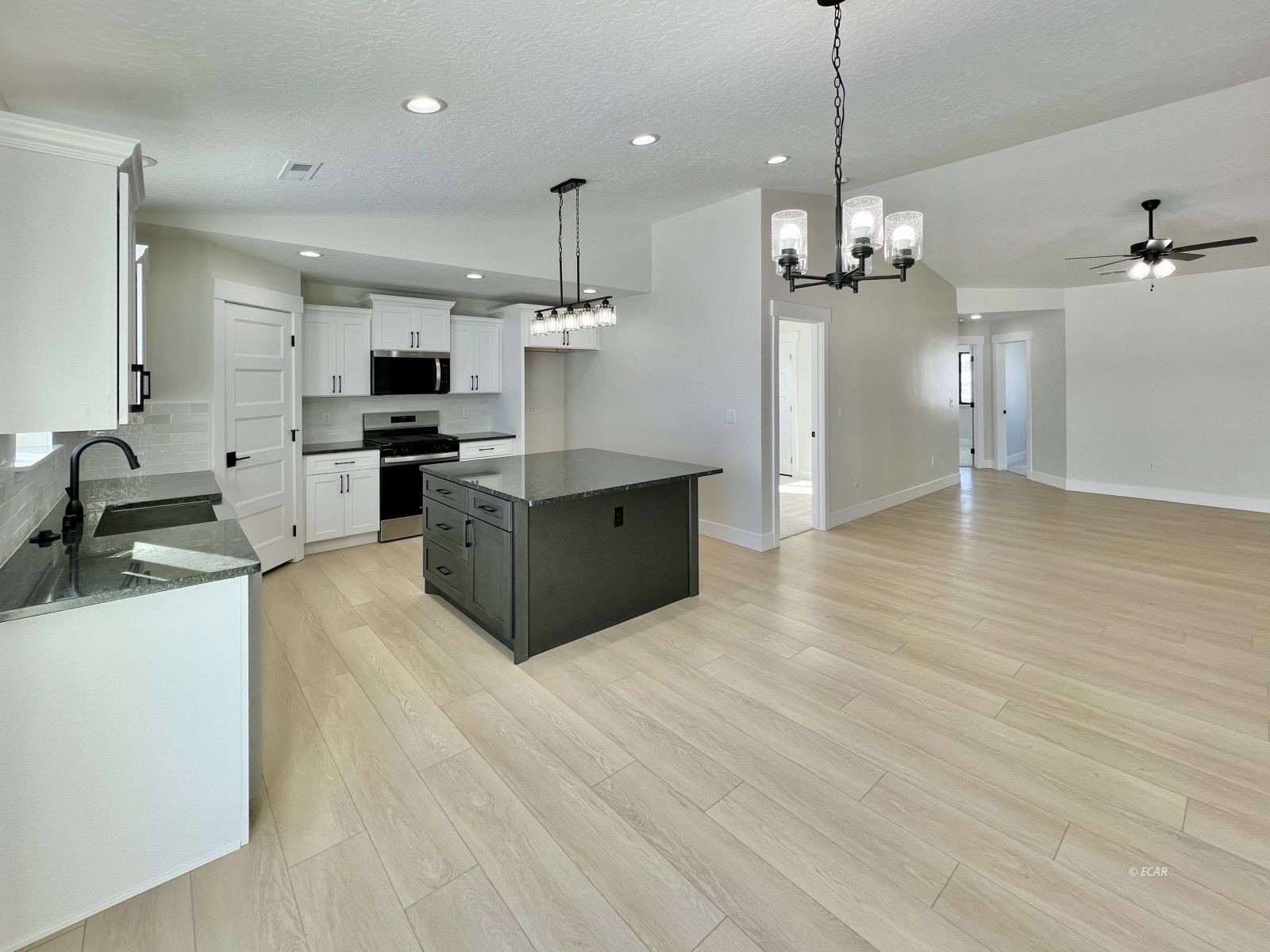 4330 Campbell Road Property Photo 6