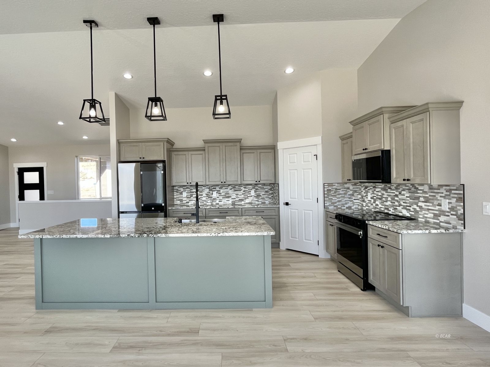 4449 York Boulevard Property Photo 3