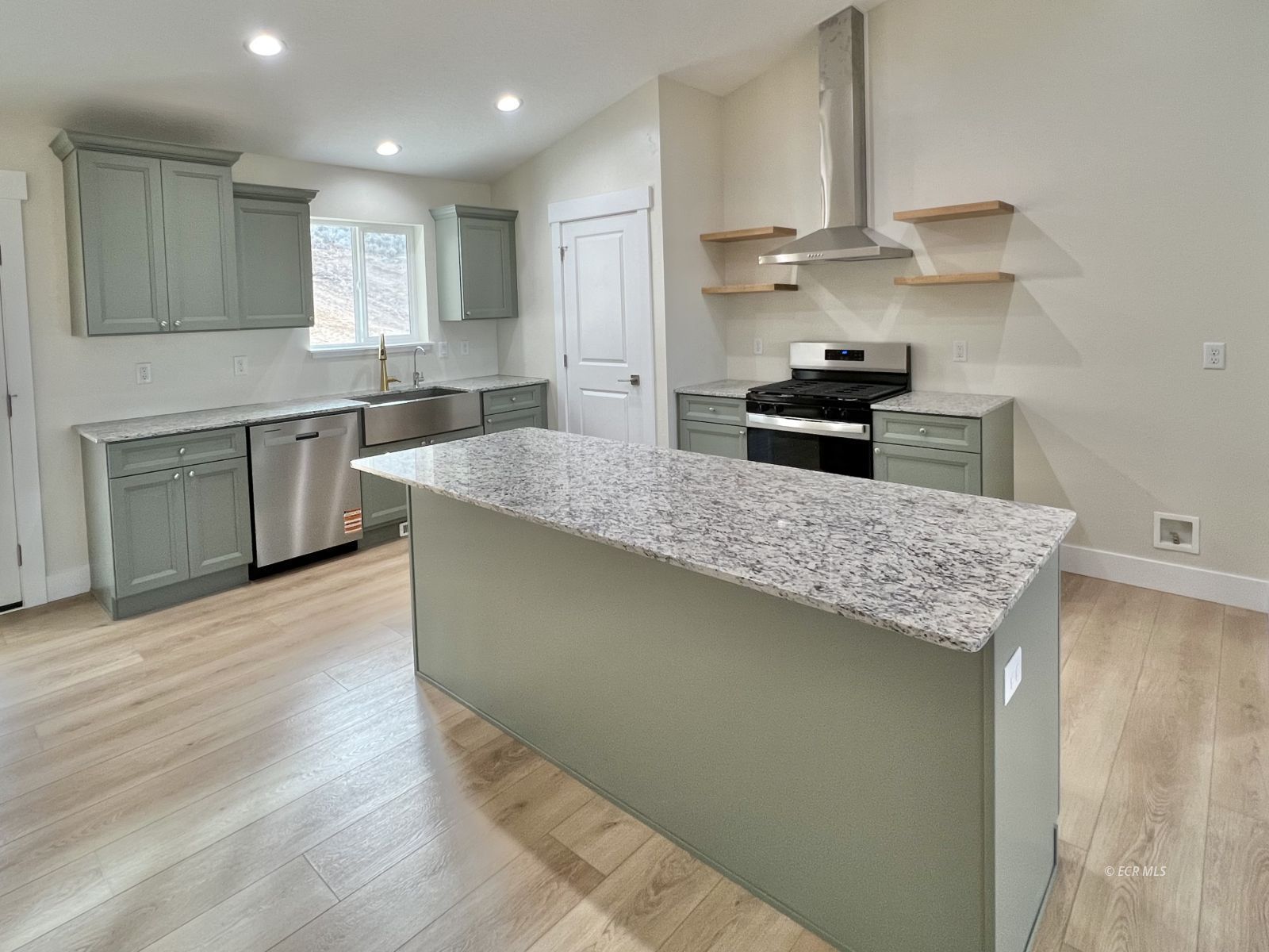 4449 York Boulevard Property Photo 5