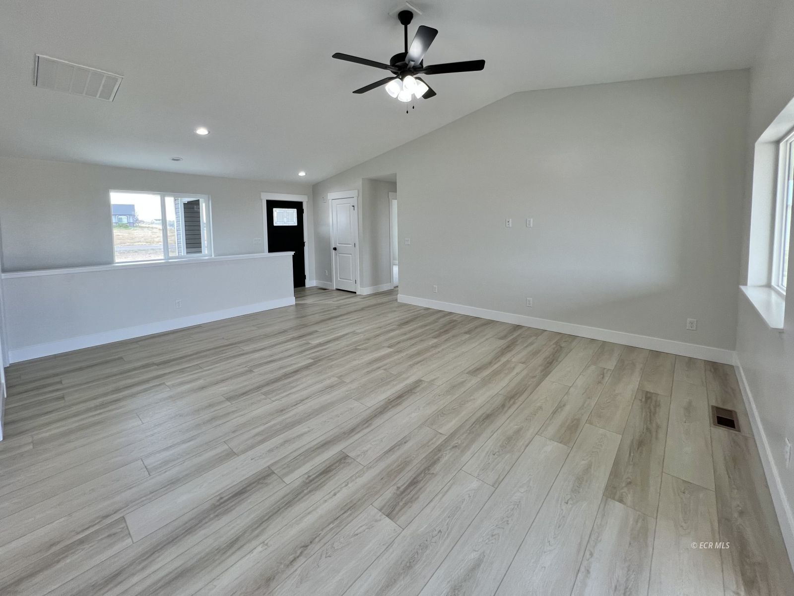 4449 York Boulevard Property Photo 5