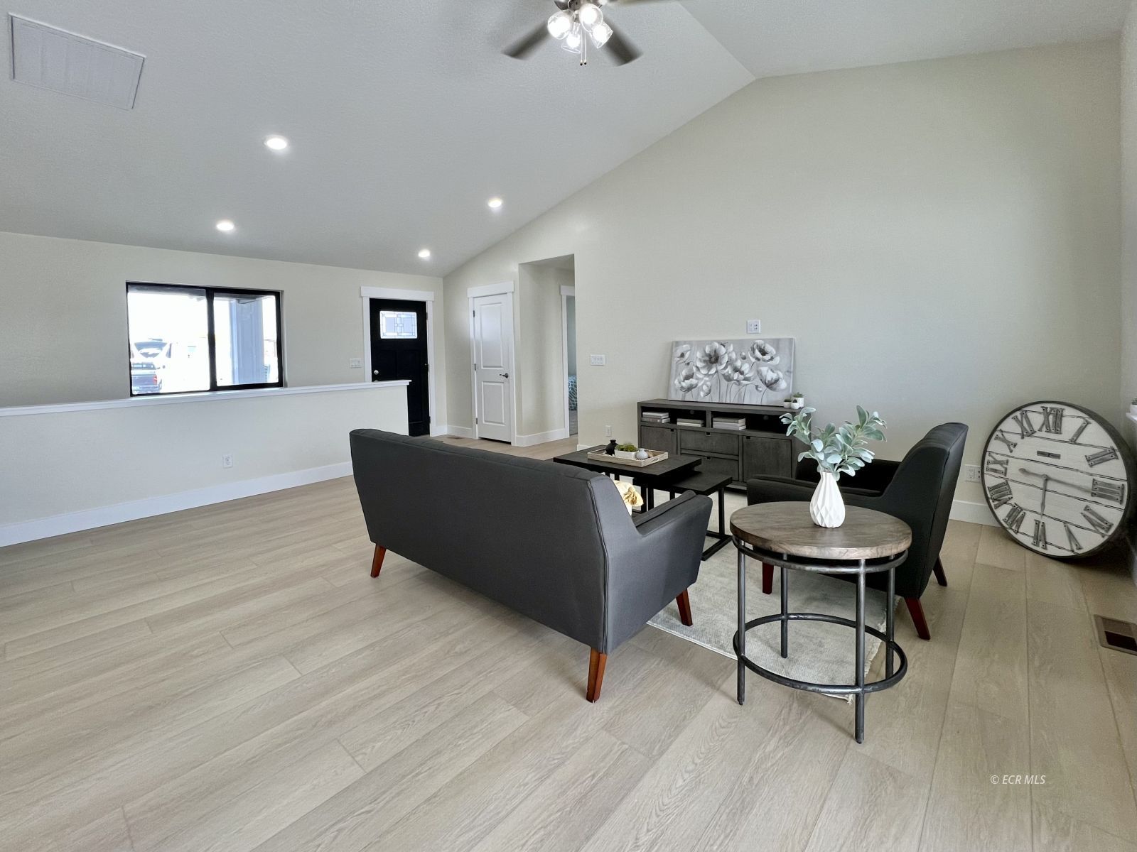 4449 York Boulevard Property Photo 6