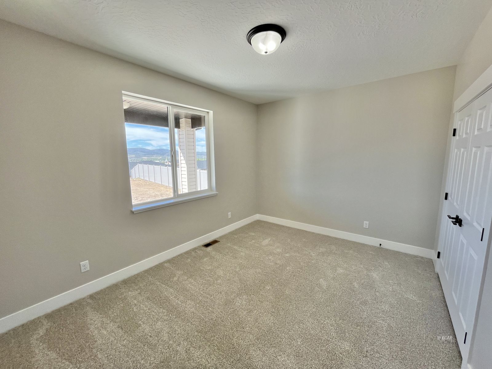 4449 York Boulevard Property Photo 7