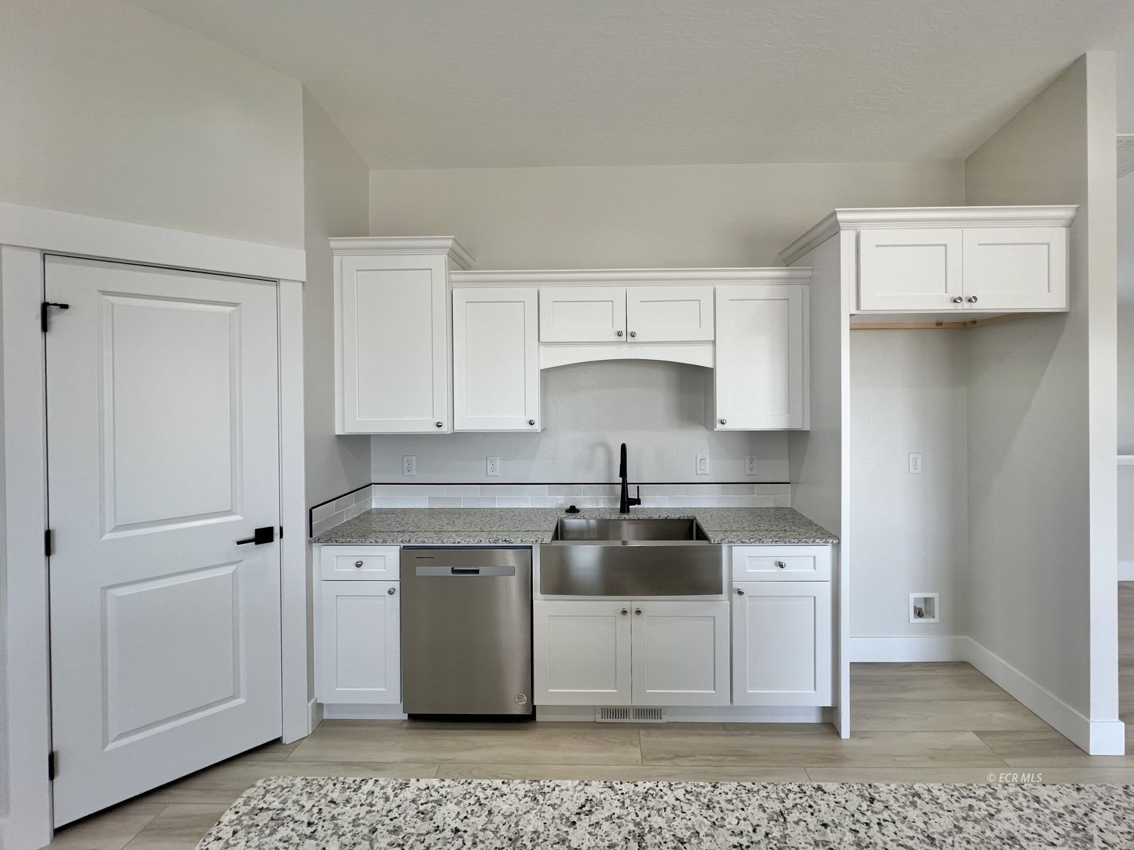 4449 York Boulevard Property Photo 7