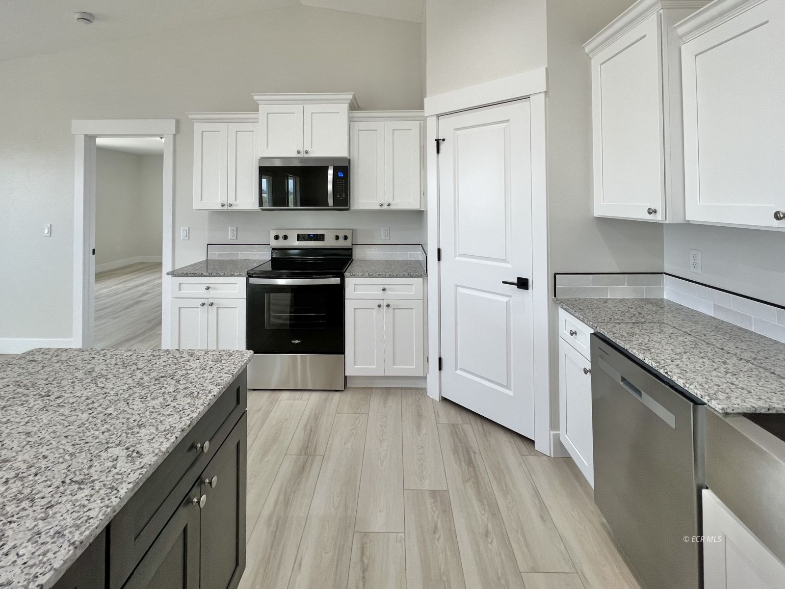 4449 York Boulevard Property Photo 8
