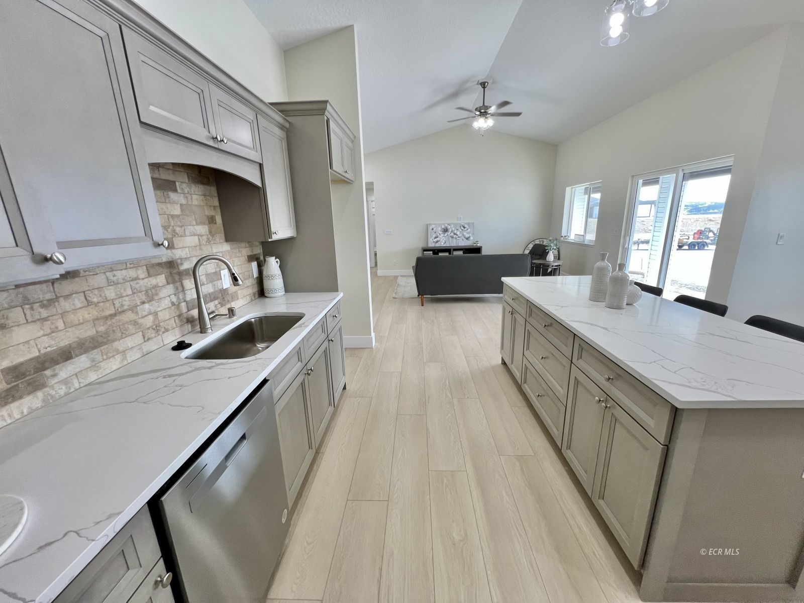 4449 York Boulevard Property Photo 8