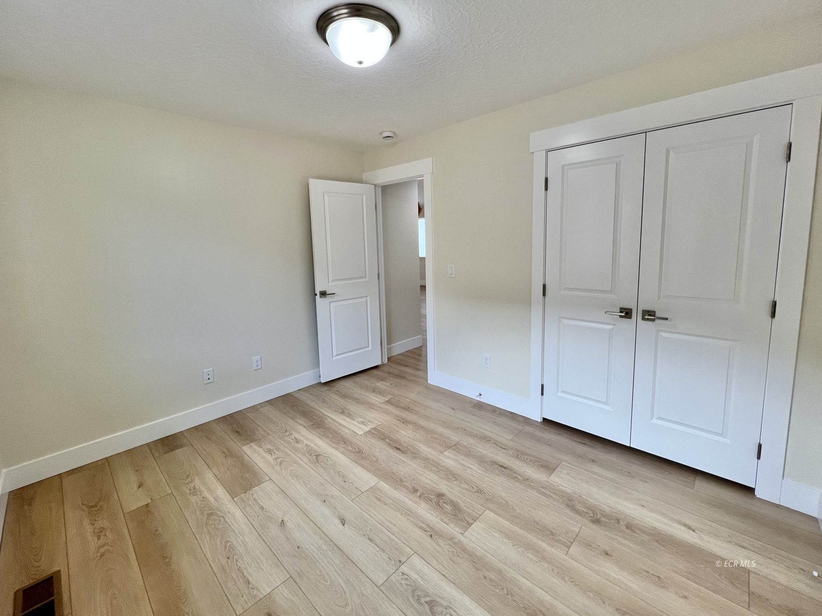 4449 York Boulevard Property Photo 9
