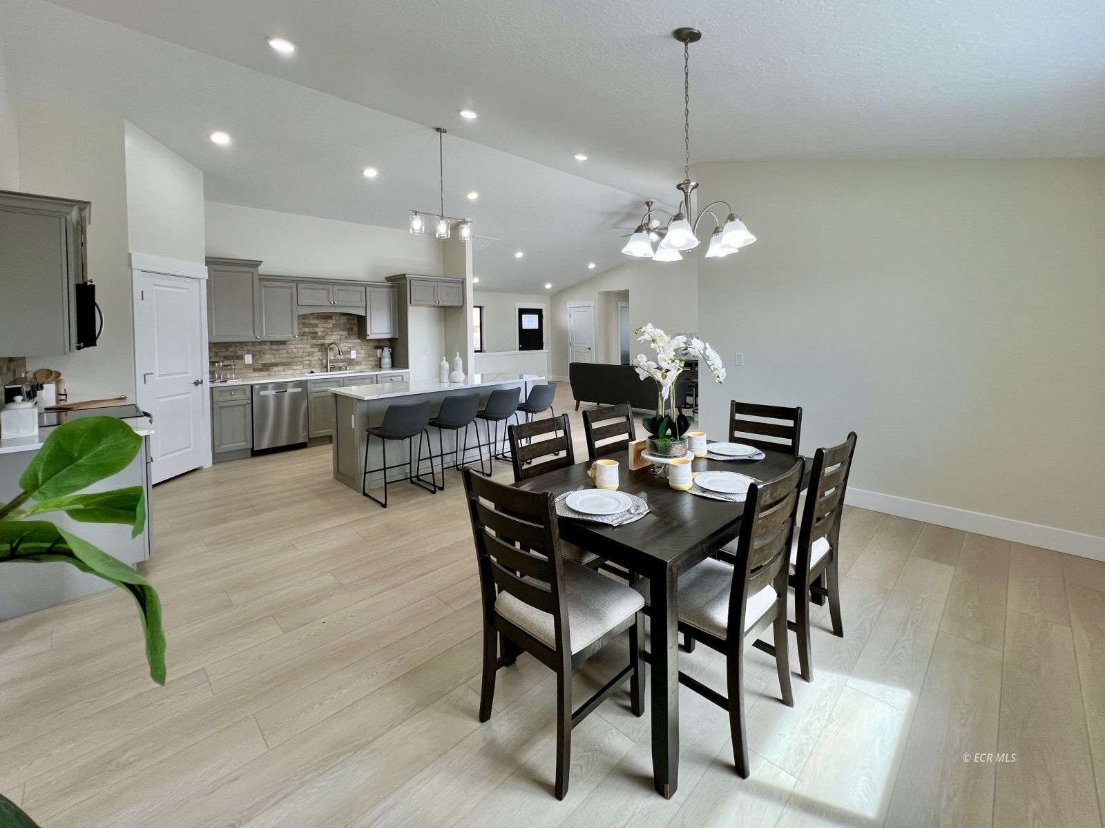 4449 York Boulevard Property Photo 11