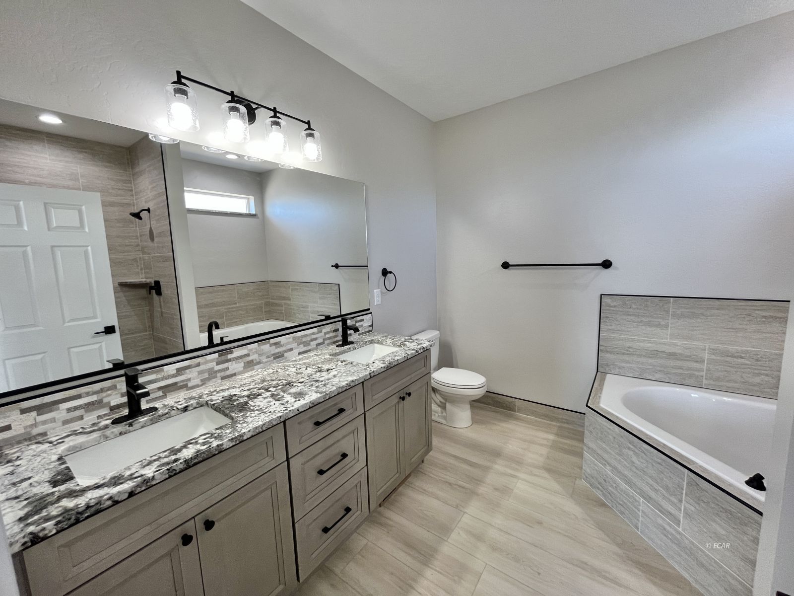 4449 York Boulevard Property Photo 13