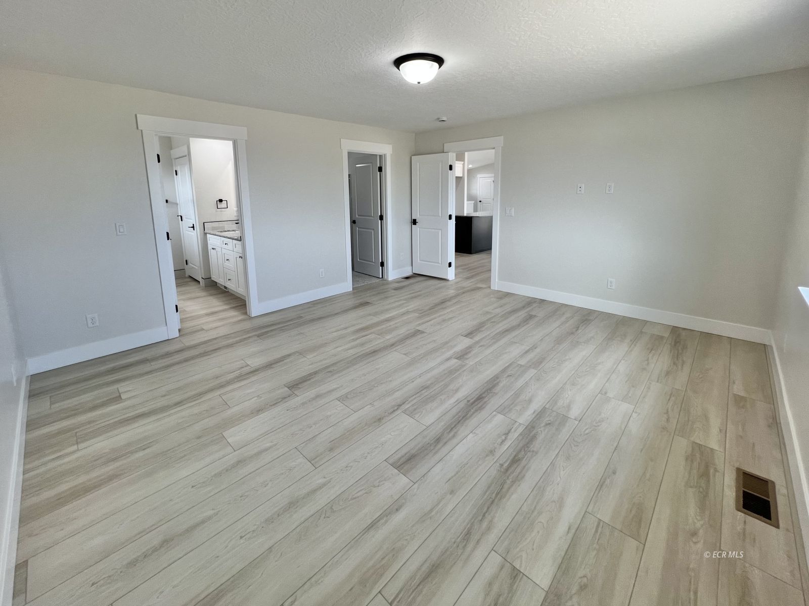 4449 York Boulevard Property Photo 19