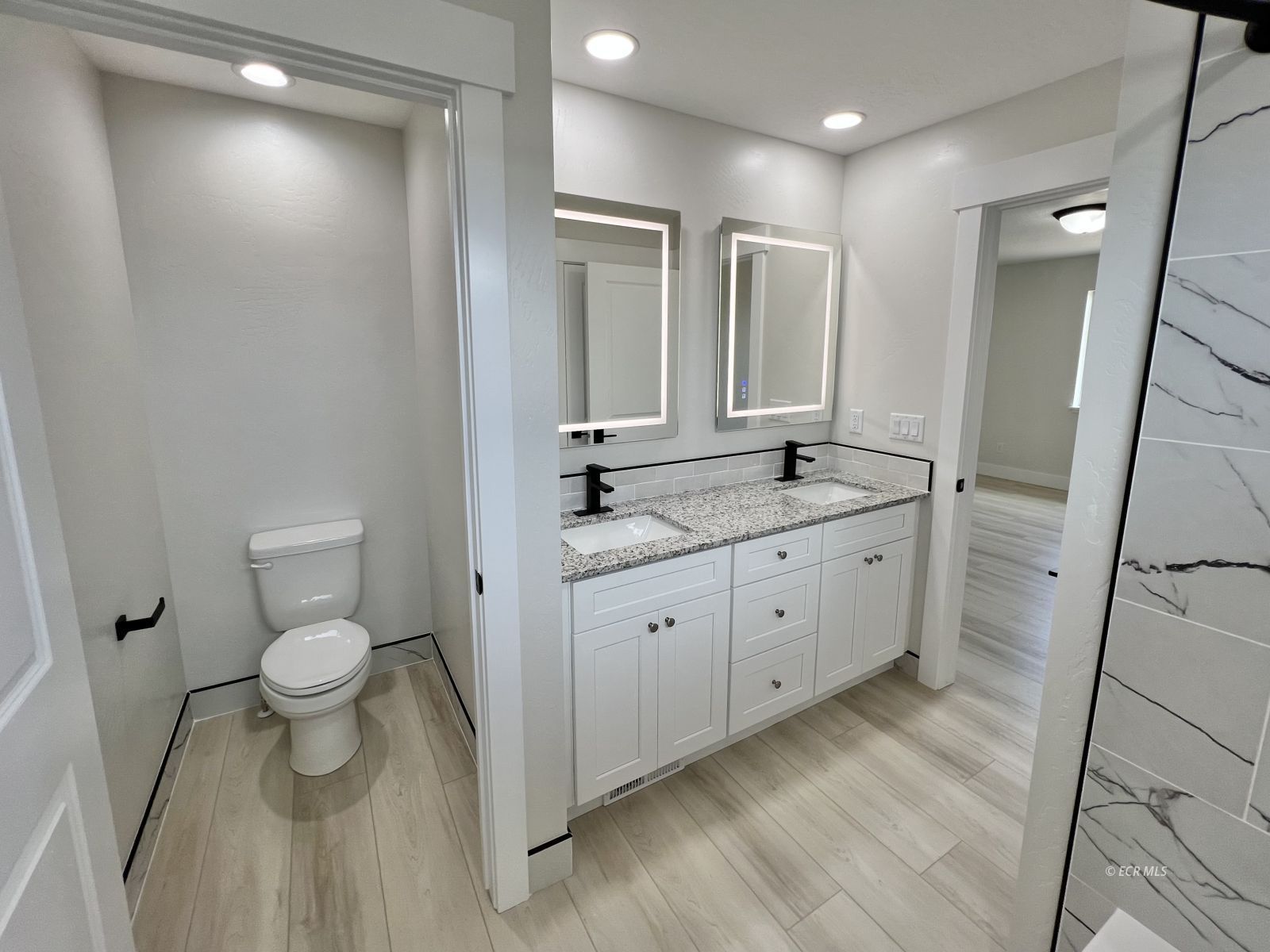 4449 York Boulevard Property Photo 25