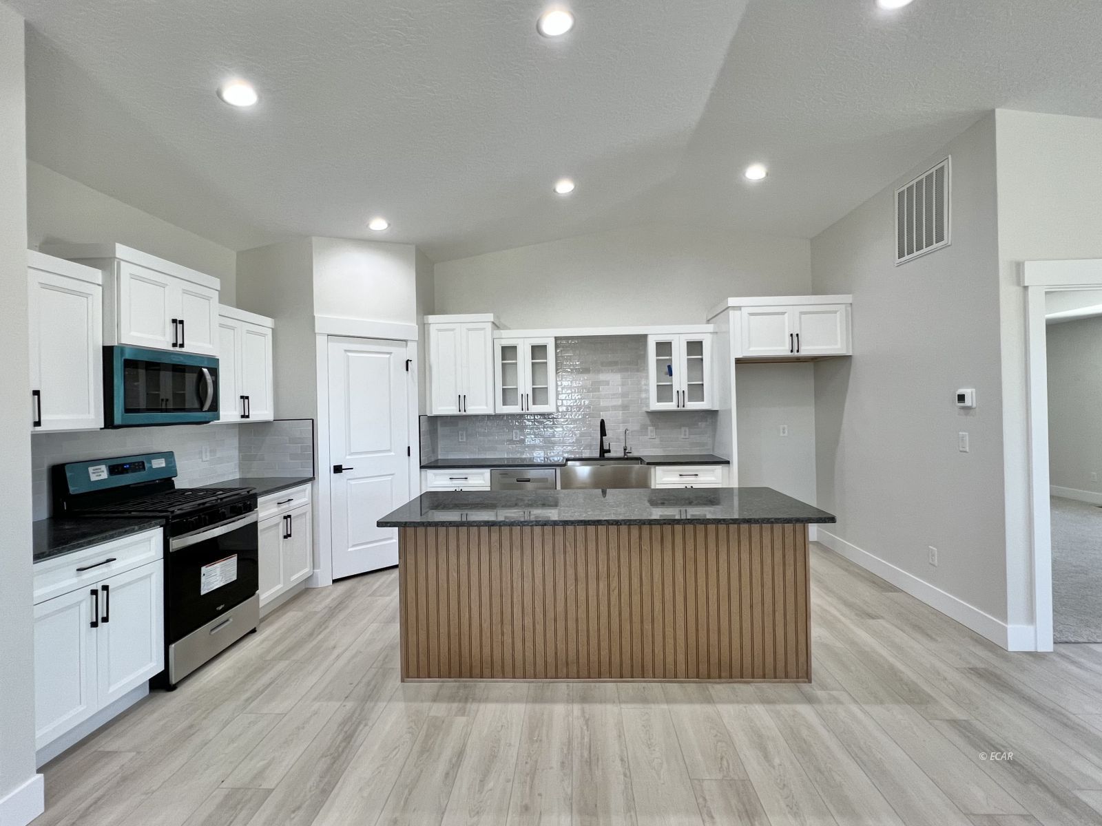 4331 Campbell Road Property Photo 7