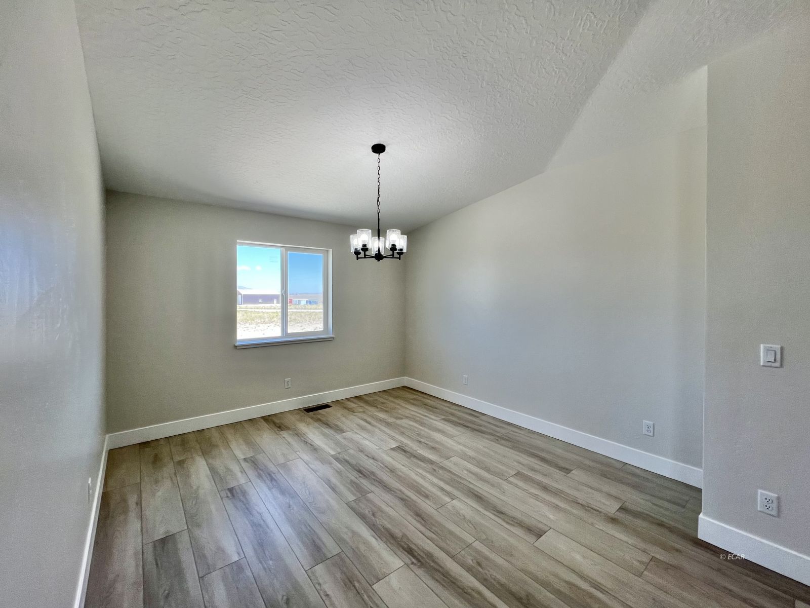 4331 Campbell Road Property Photo 11